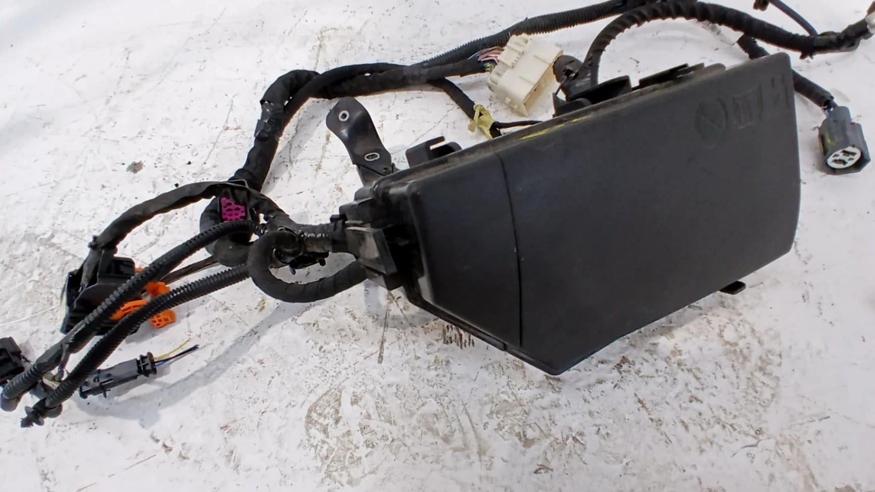 Caja reles / fusibles VOLVO XC 40 4