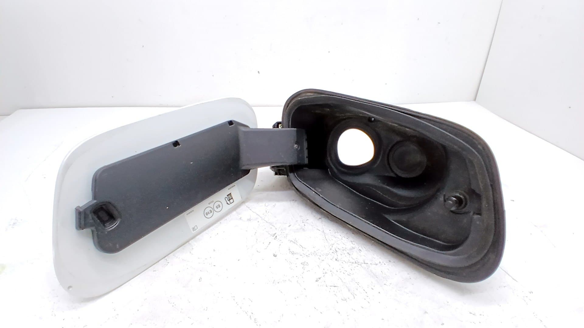 Tapa exterior combustible VOLVO XC 40 4