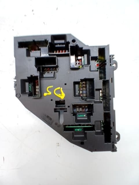 Caja reles / fusibles BMW 5 (F10) 2