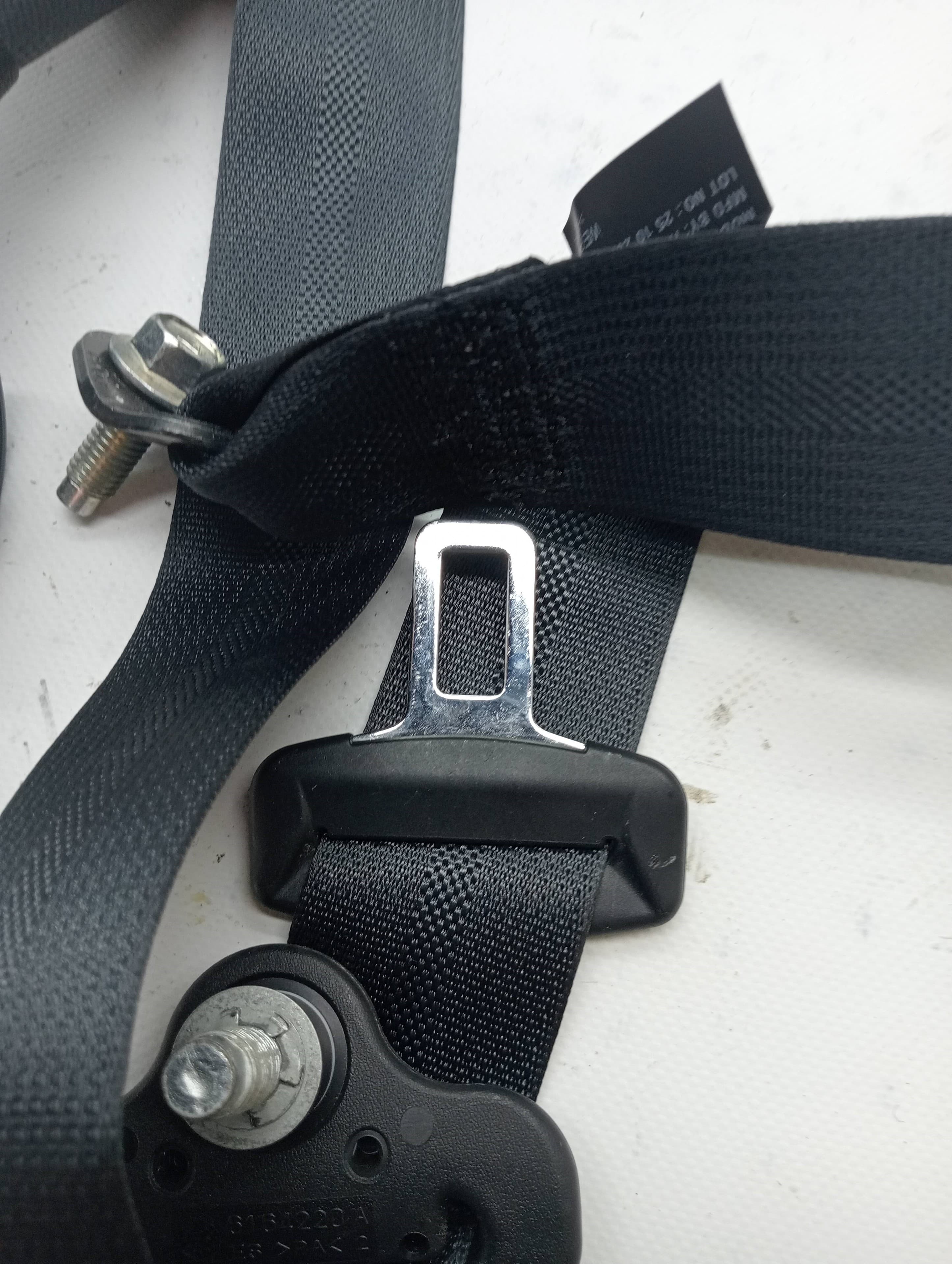 Cinturon seguridad trasero izquierdo NISSAN JUKE (F15) 2