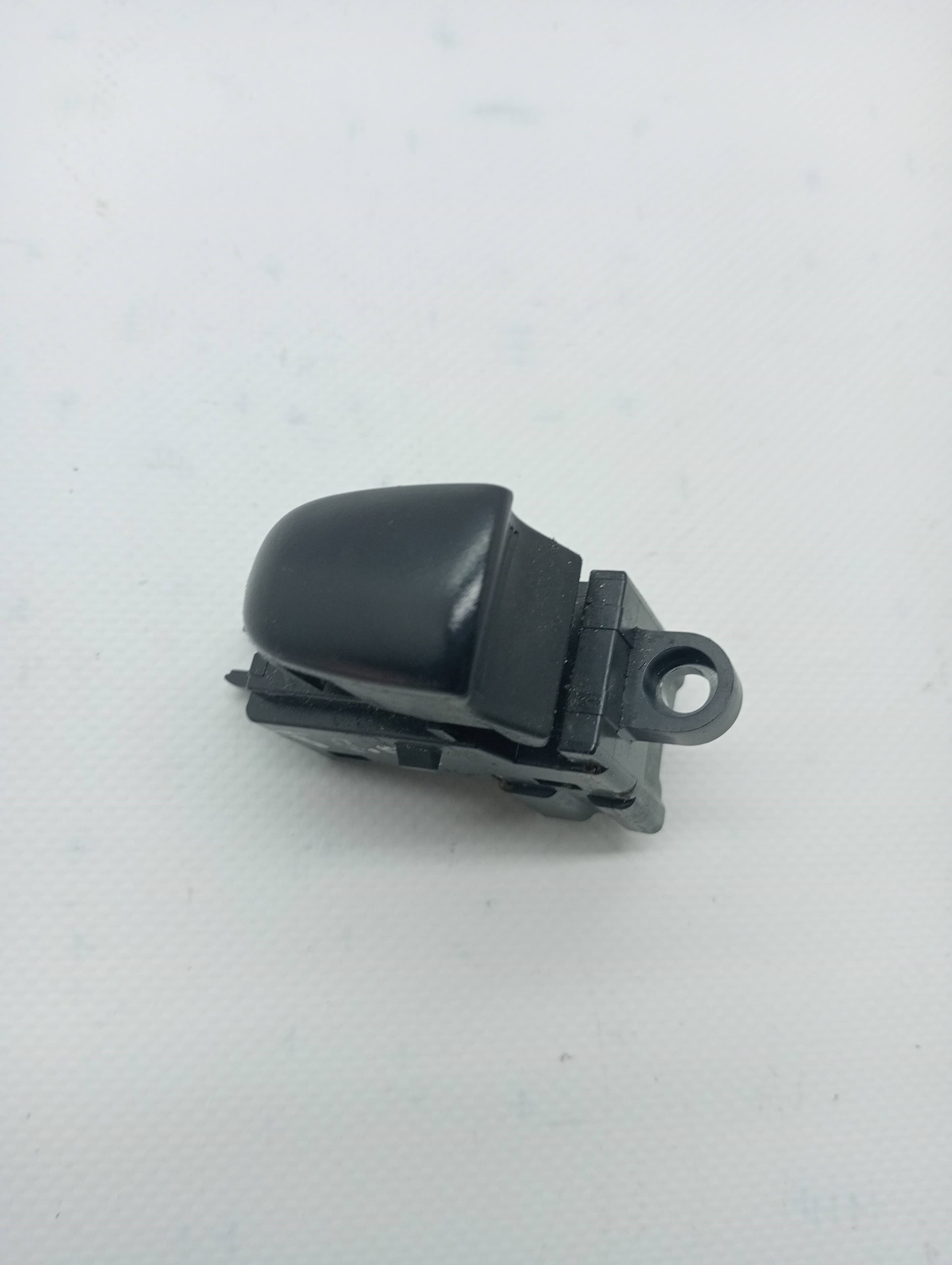 Mando elevalunas trasero derecho NISSAN JUKE (F15)