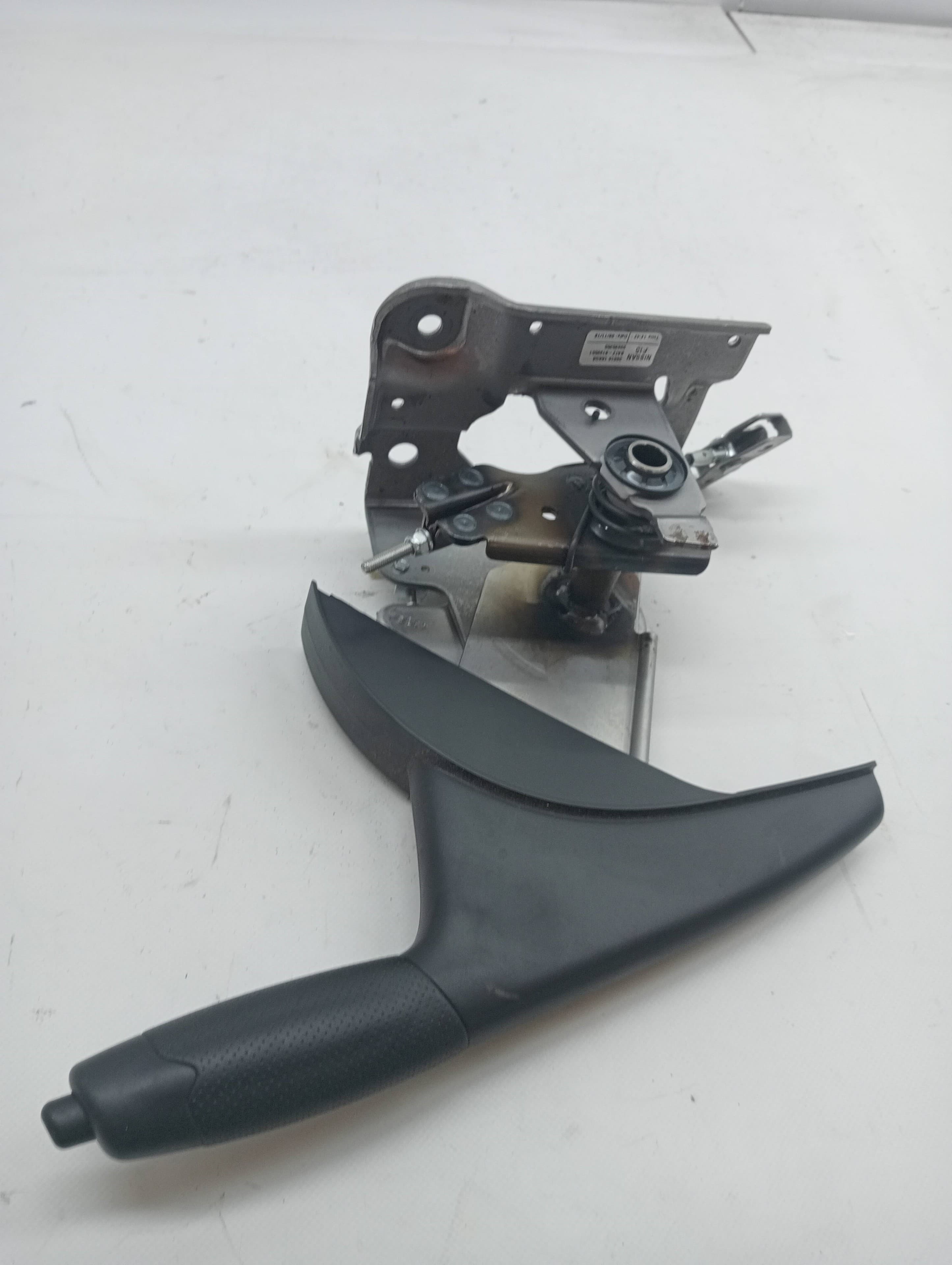 Palanca freno de mano NISSAN JUKE (F15) 3