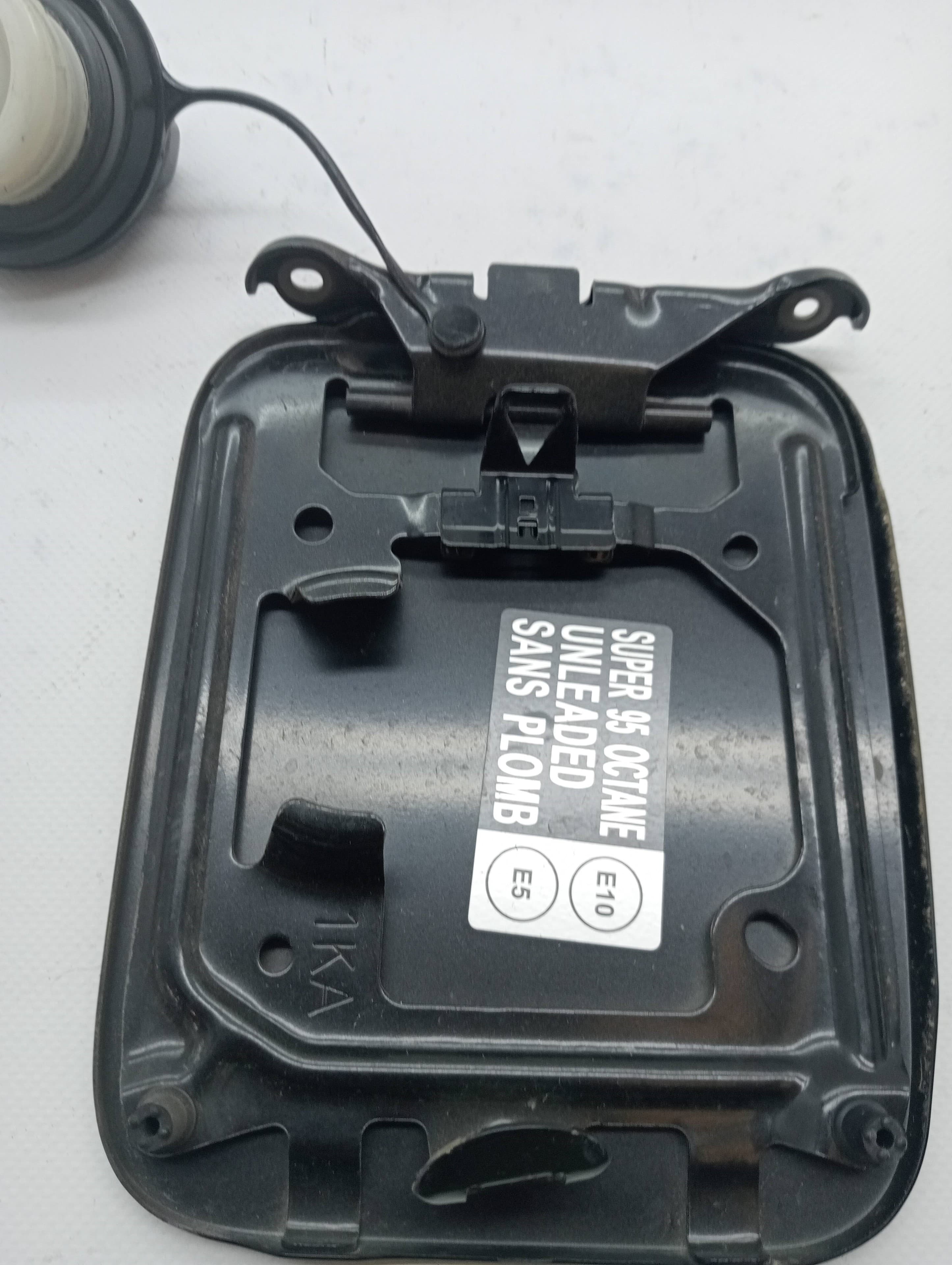Tapa exterior combustible NISSAN JUKE (F15) 3