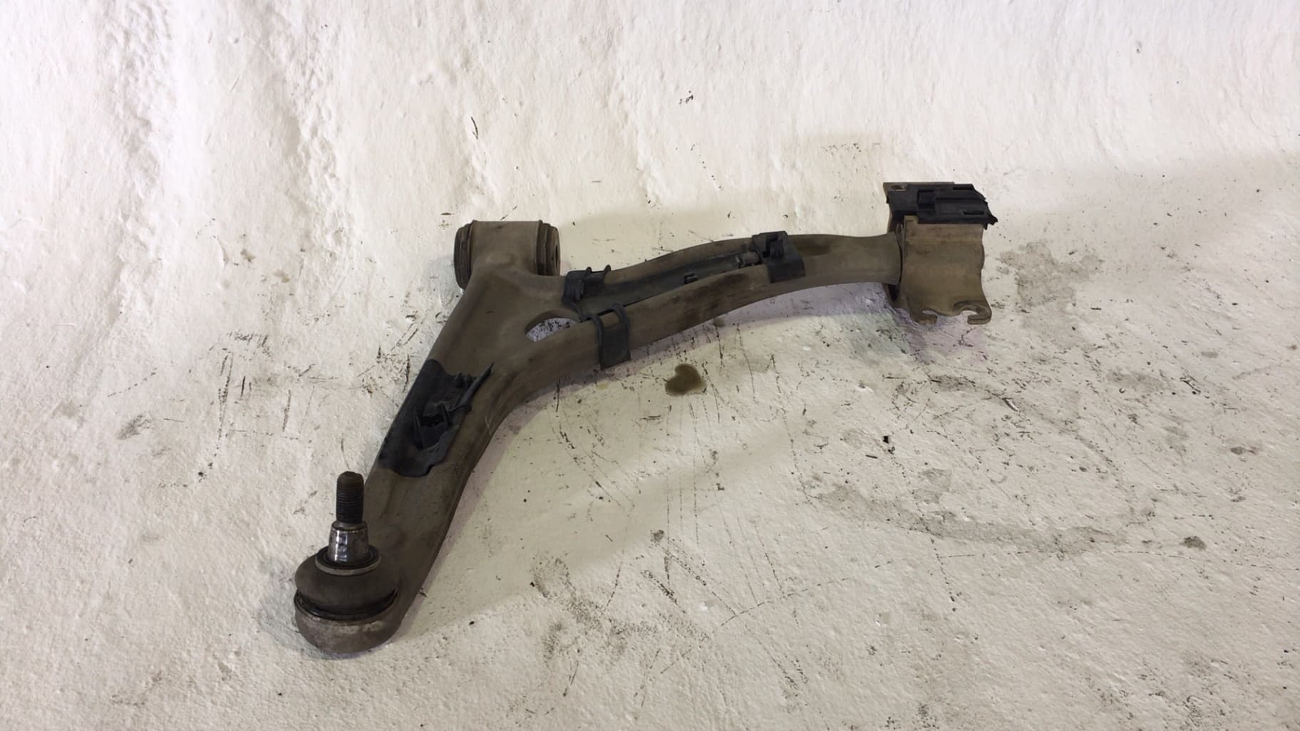 Brazo suspension inferior delantero izquierdo MERCEDES-BENZ CLASE B SPORTS TOURER (W246, W242)