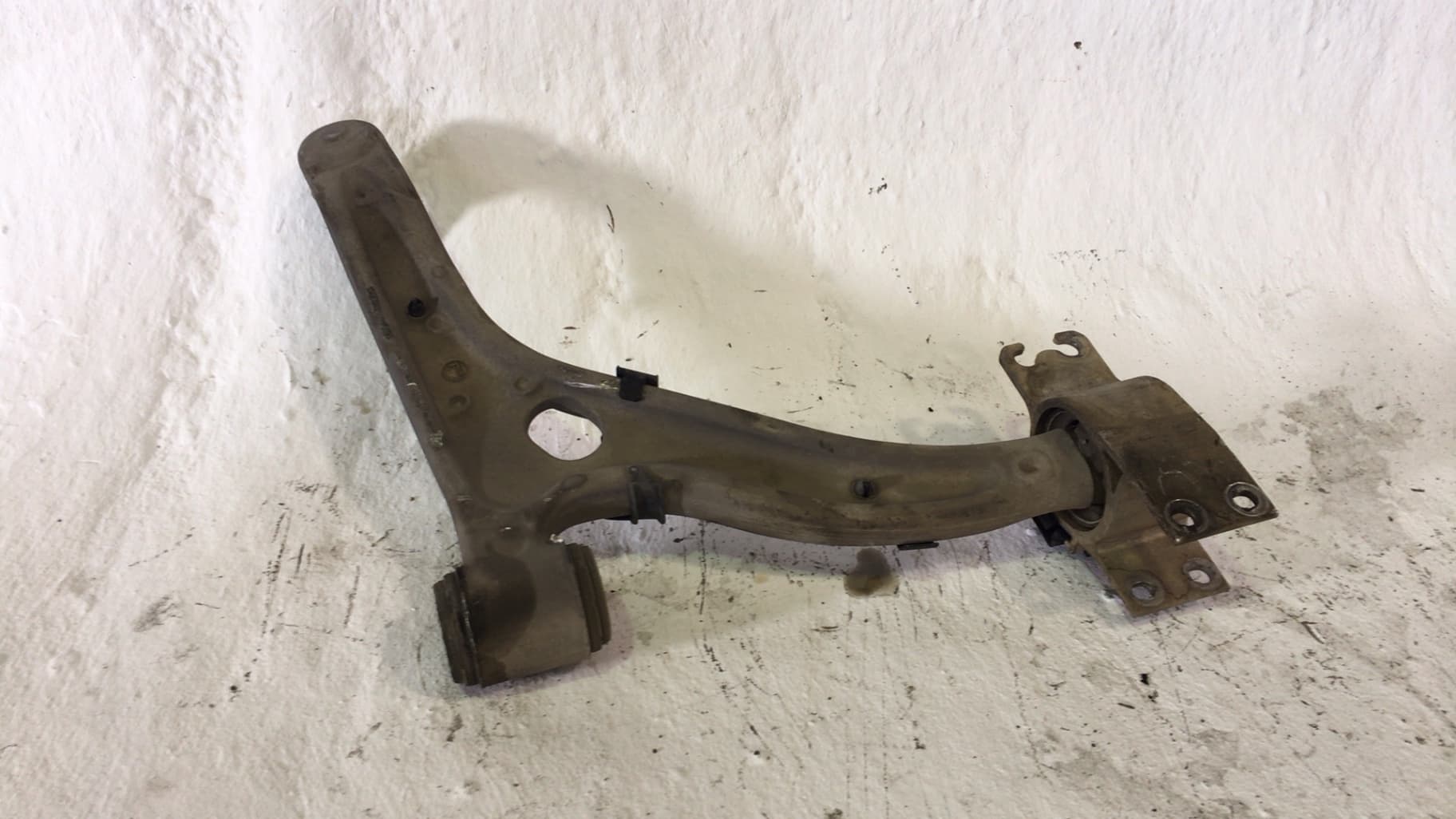 Brazo suspension inferior delantero izquierdo MERCEDES-BENZ CLASE B SPORTS TOURER (W246, W242) 2