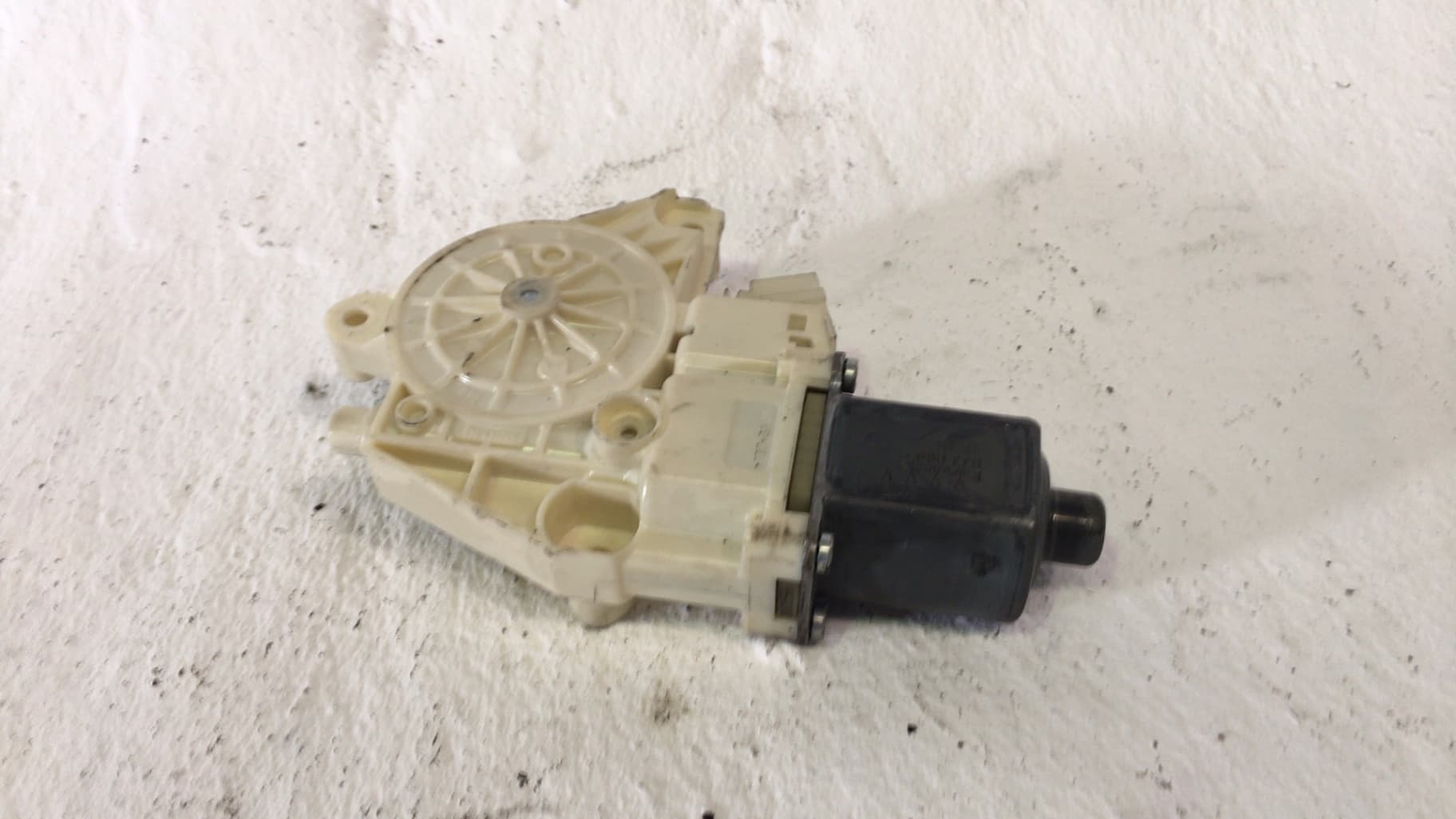 Motor elevalunas delantero derecho MERCEDES-BENZ CLASE B SPORTS TOURER (W246, W242)