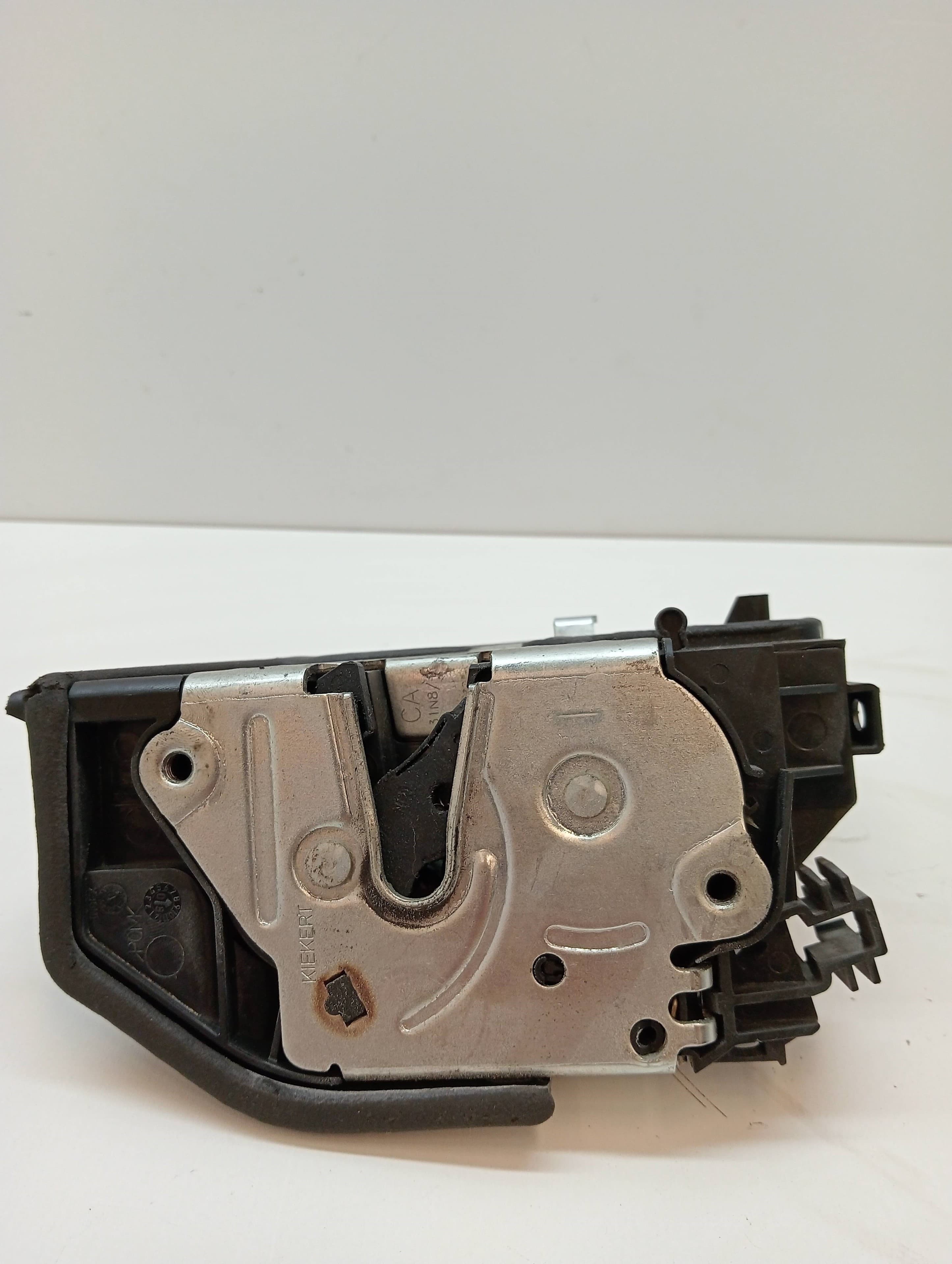 Cerradura puerta trasera izquierda BMW X3 (E83)