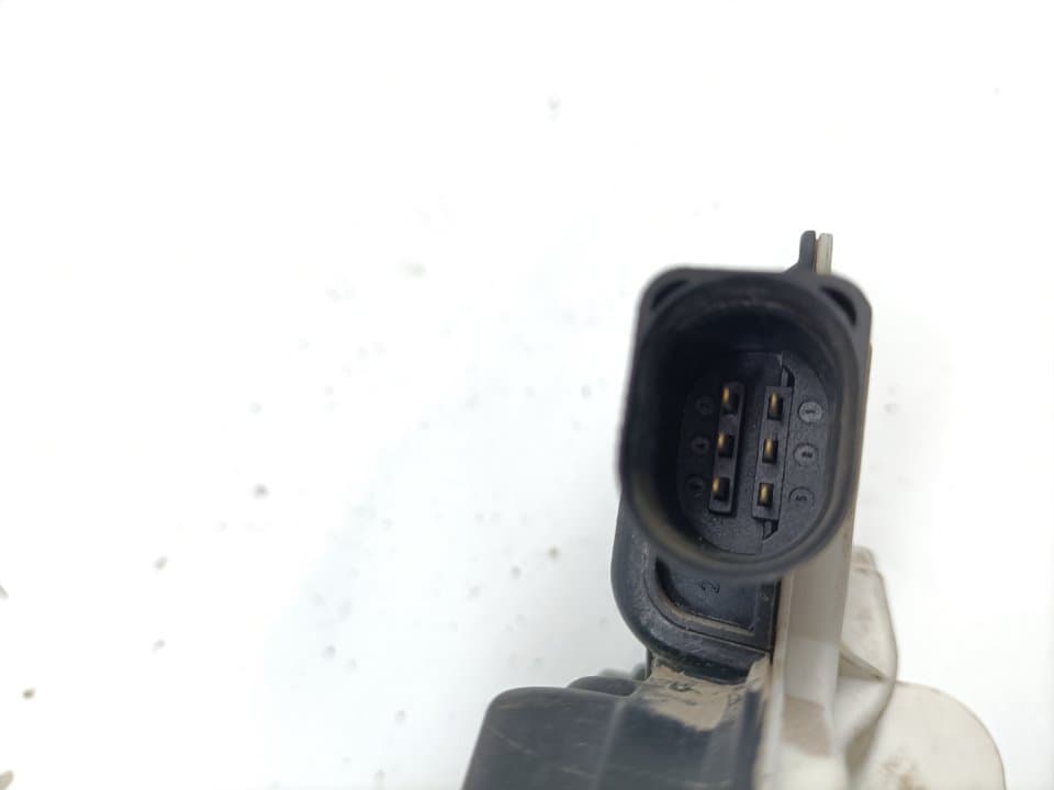 Cerradura puerta trasera izquierda VOLKSWAGEN AMAROK 2