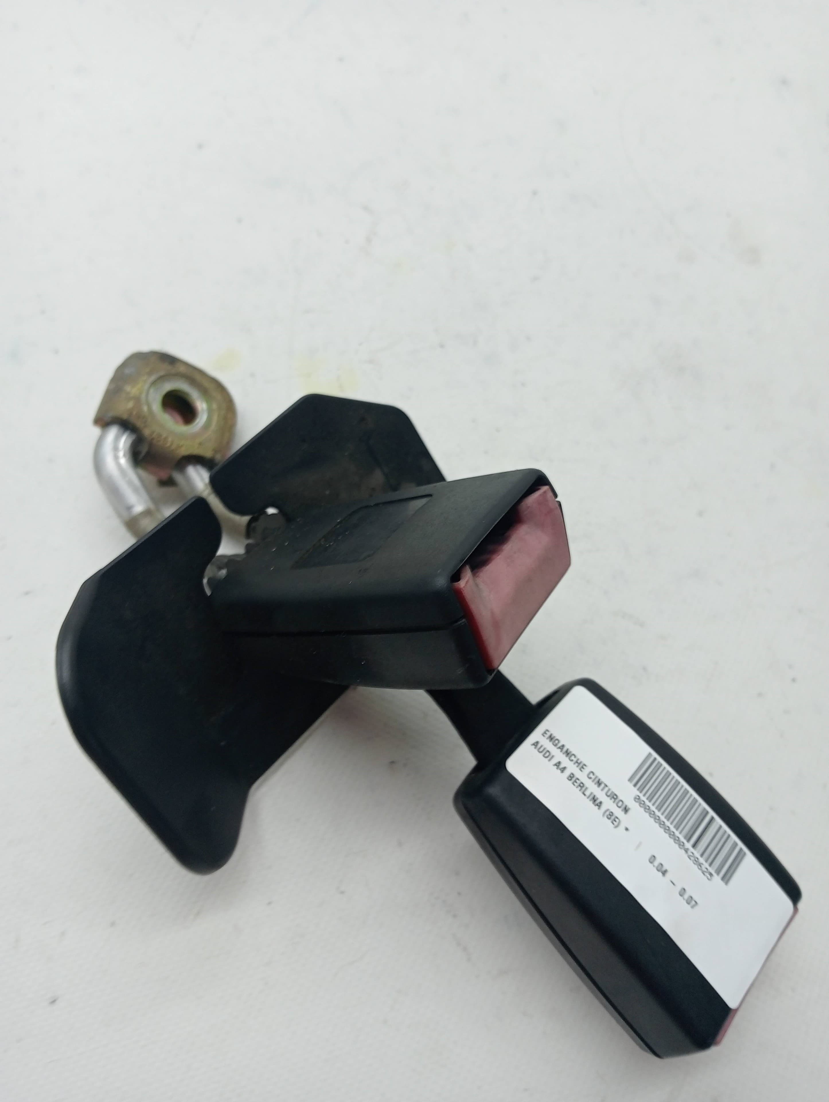 Enganche cinturon AUDI A4 BERLINA (8E) 2
