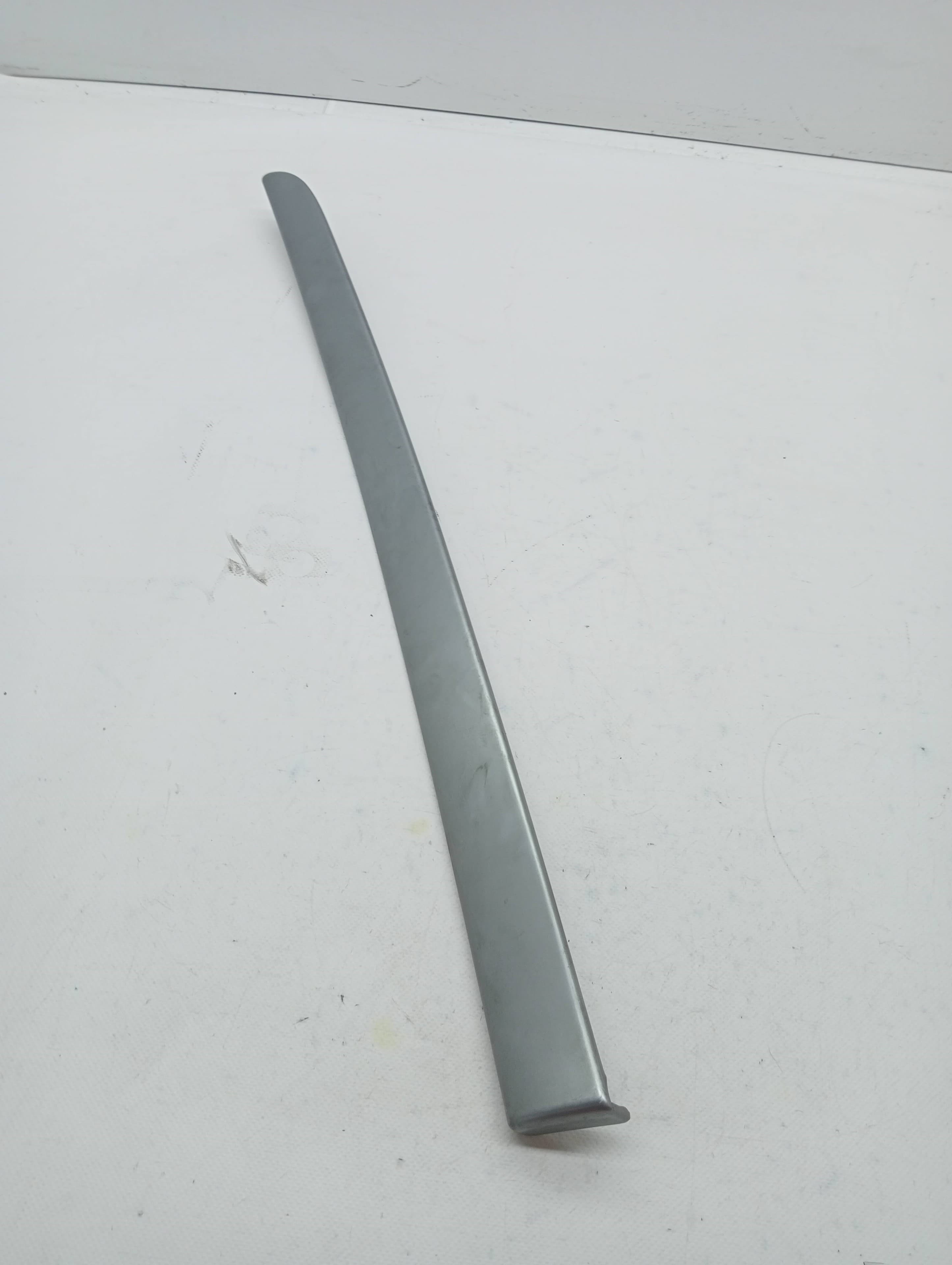 Plastico AUDI A4 BERLINA (8E) 3