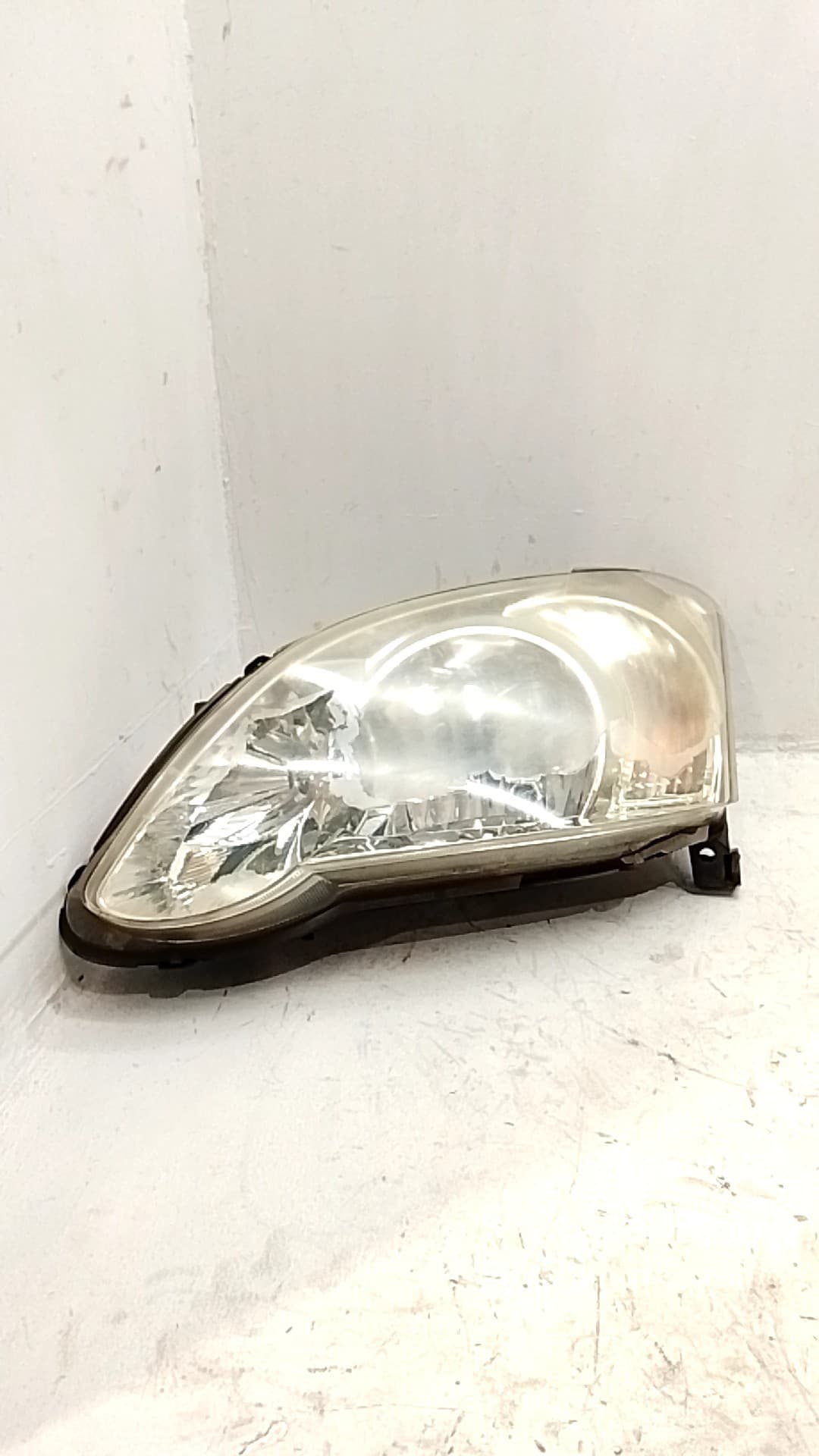 Faro izquierdo TOYOTA COROLLA SEDAN (_E12_)