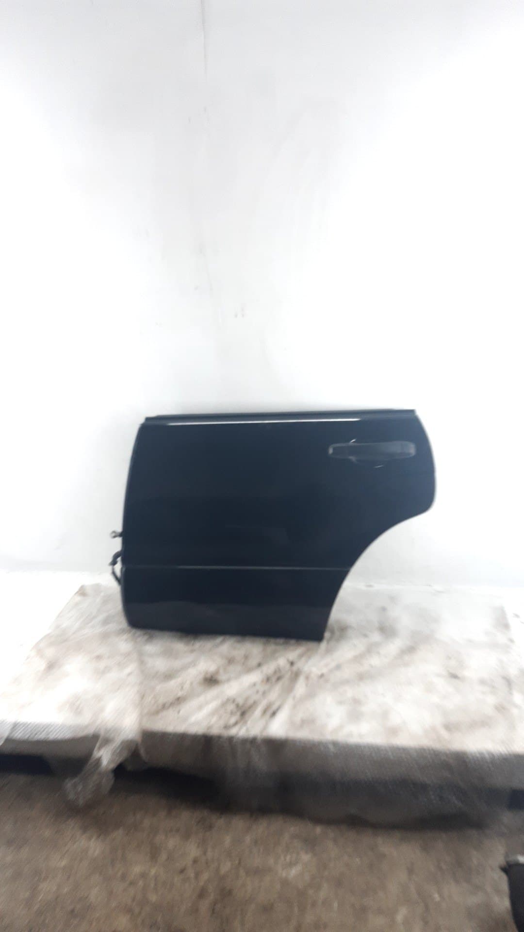 Puerta trasera izquierda SUBARU FORESTER S10 (SF)