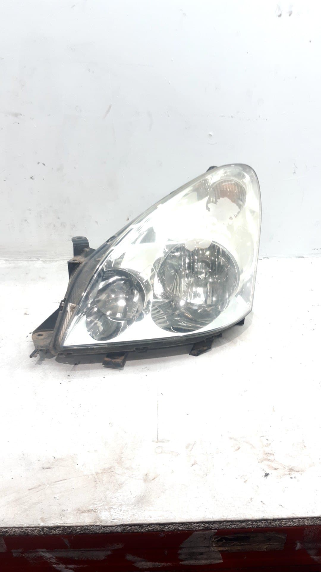 Faro izquierdo TOYOTA COROLLA VERSO (R1)