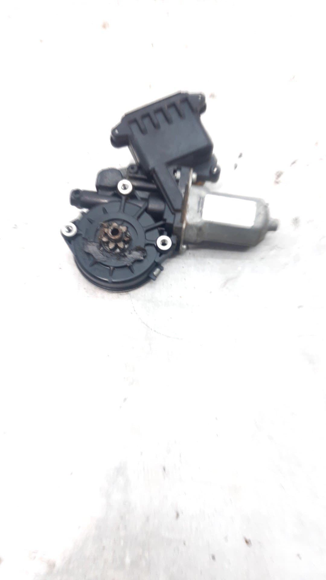 Motor elevalunas delantero izquierdo TOYOTA COROLLA VERSO (R1)