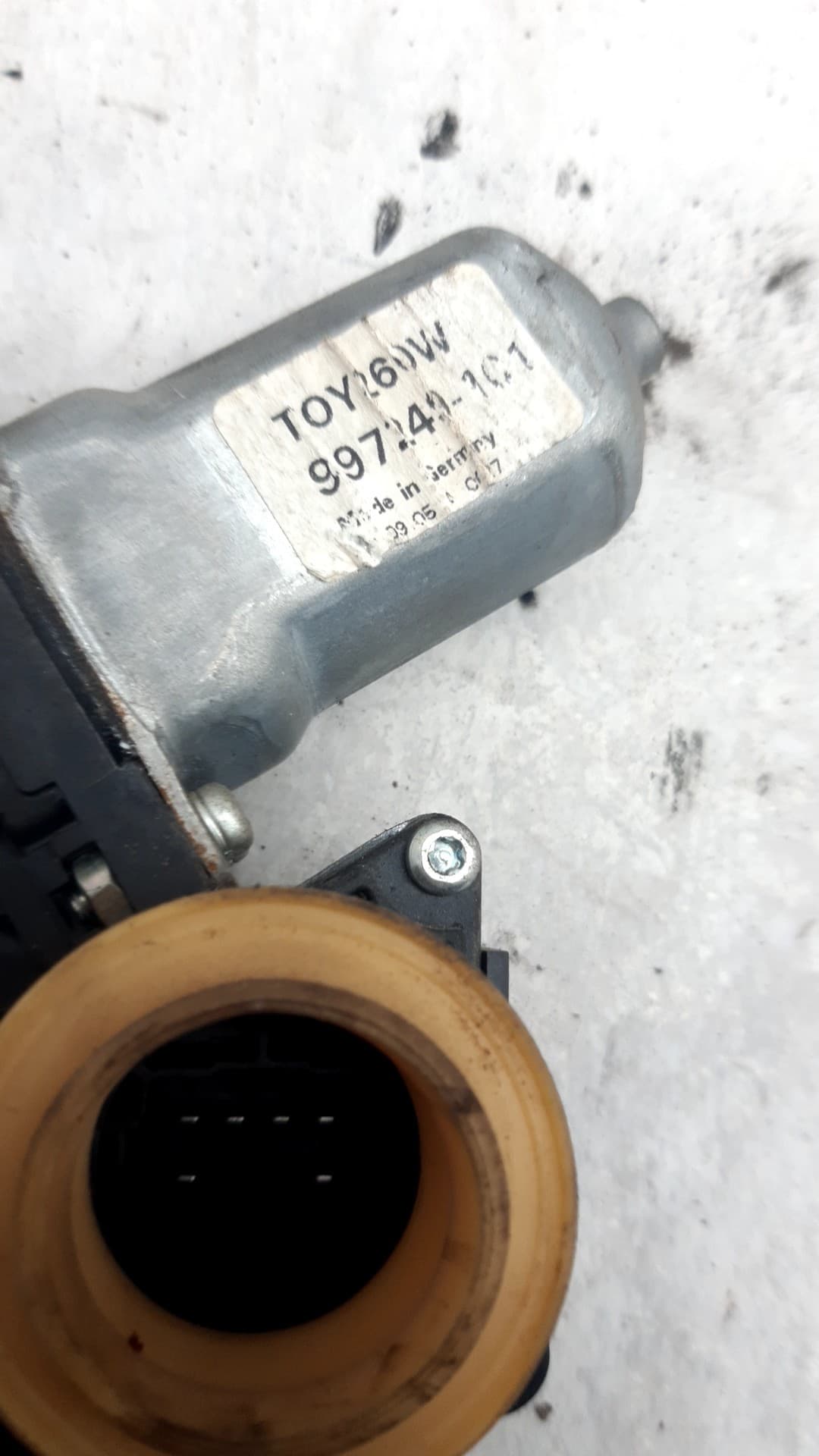 Motor elevalunas delantero izquierdo TOYOTA COROLLA VERSO (R1) 2