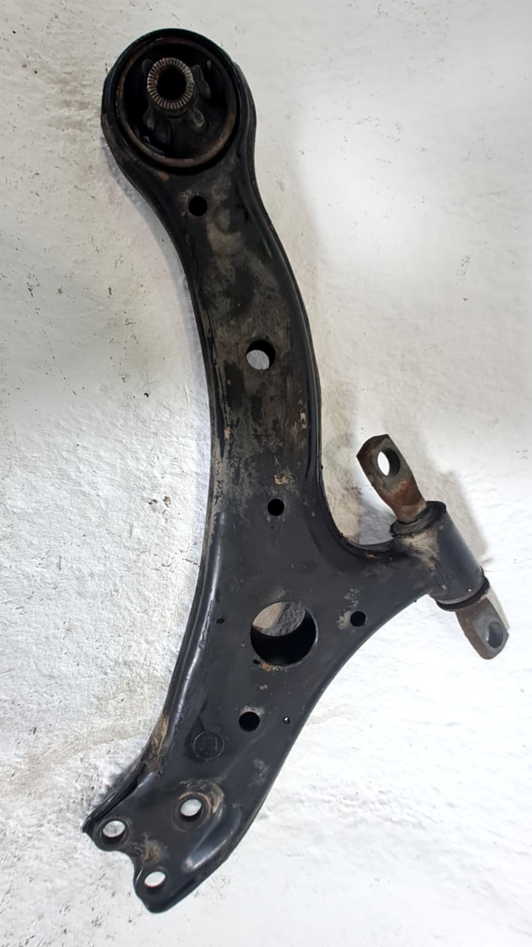 Brazo suspension inferior delantero izquierdo LEXUS RX300 (MCU15)