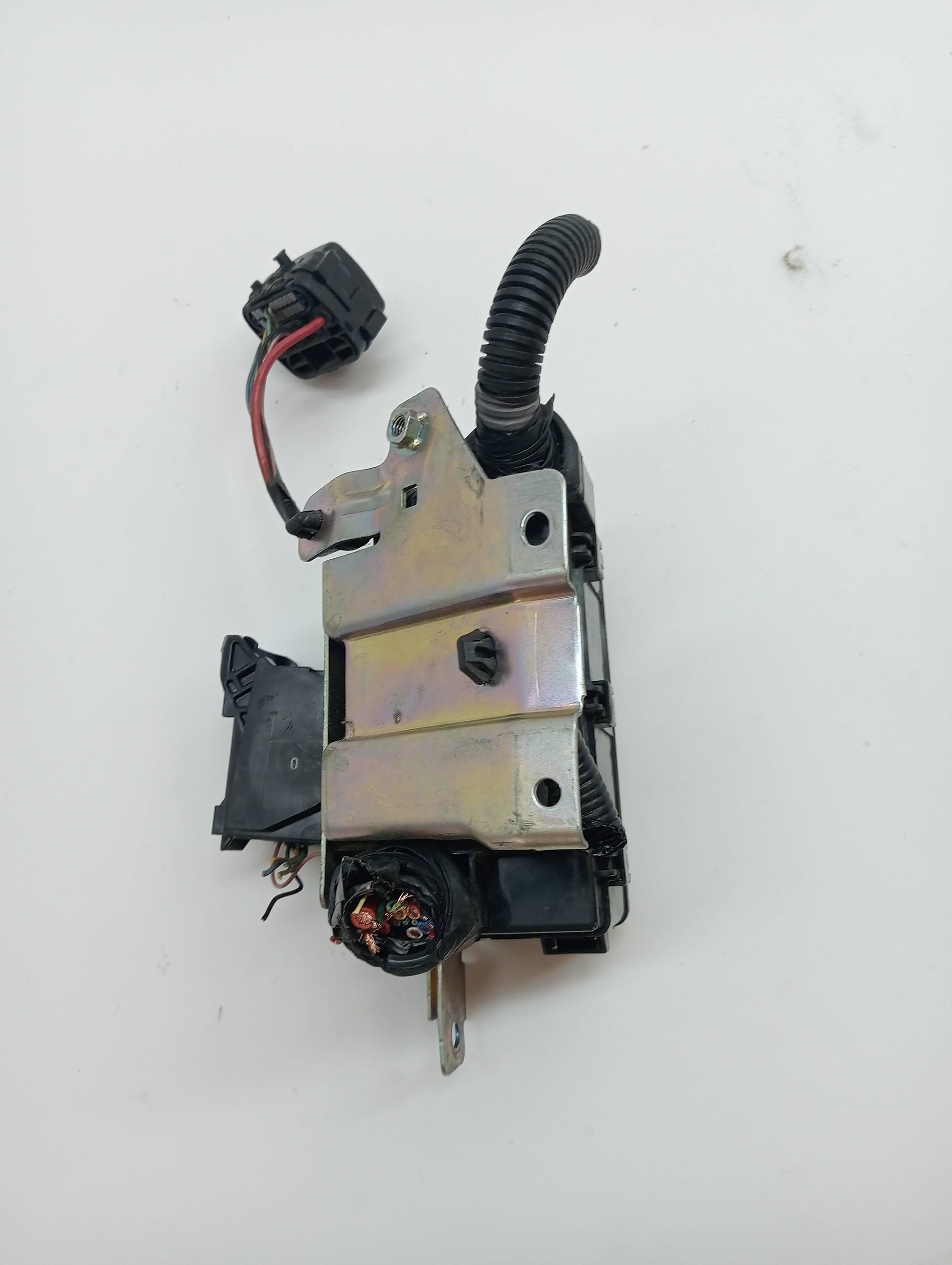 Caja reles / fusibles NISSAN MICRA K14 2