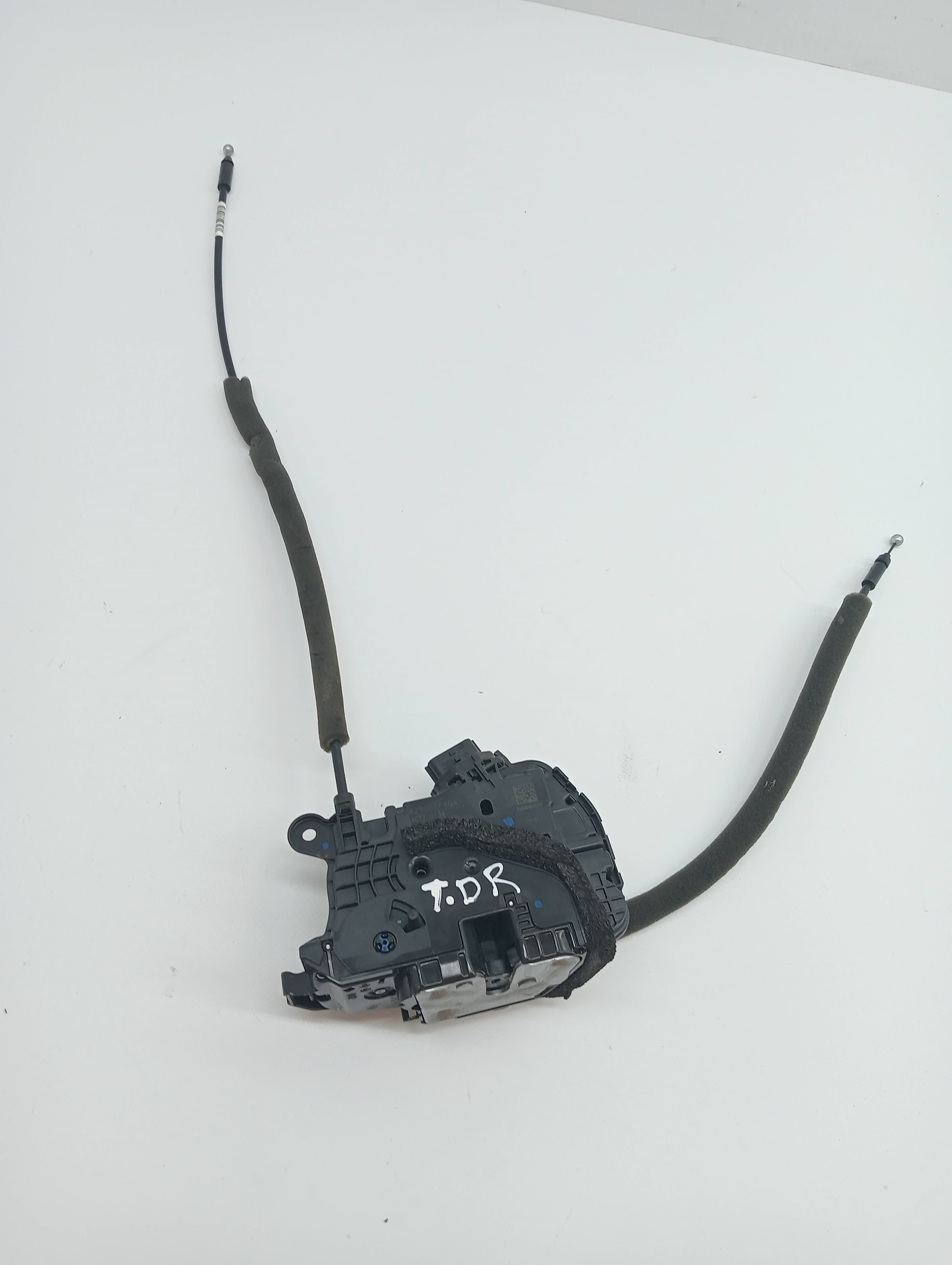 Cerradura puerta trasera derecha NISSAN MICRA K14 3