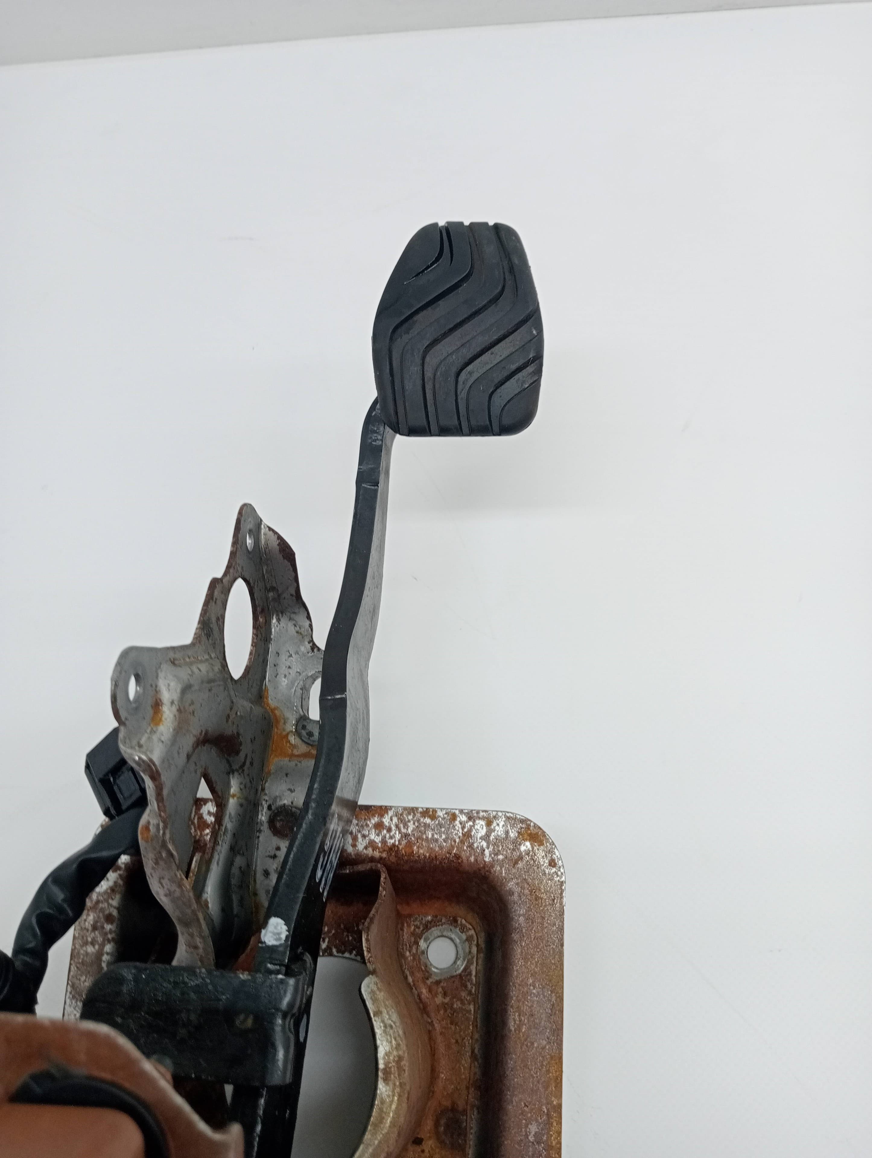 Pedal freno NISSAN MICRA K14 2