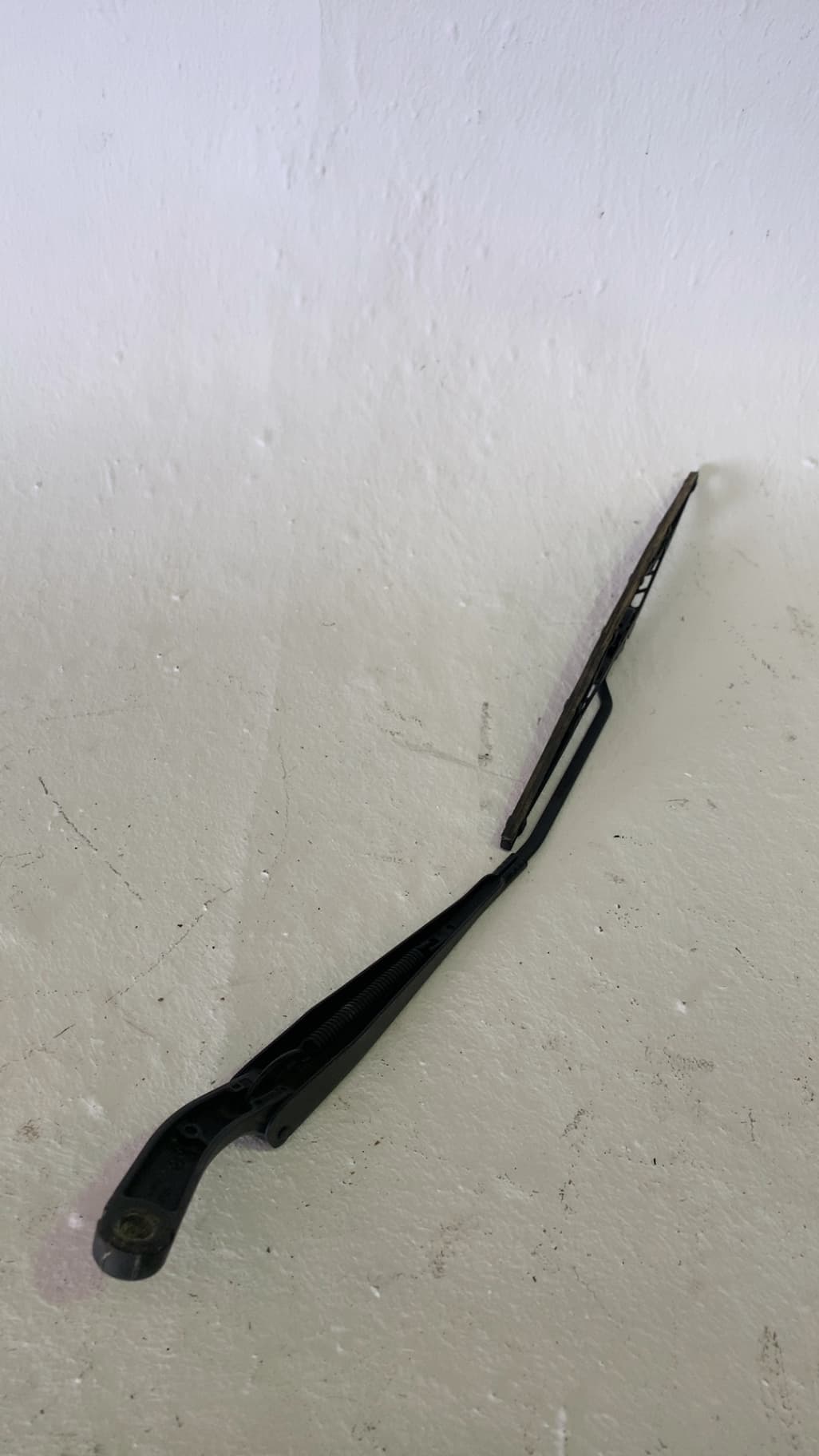 Brazo limpia delantero izquierdo FORD MONDEO III TURNIER (BWY) 2
