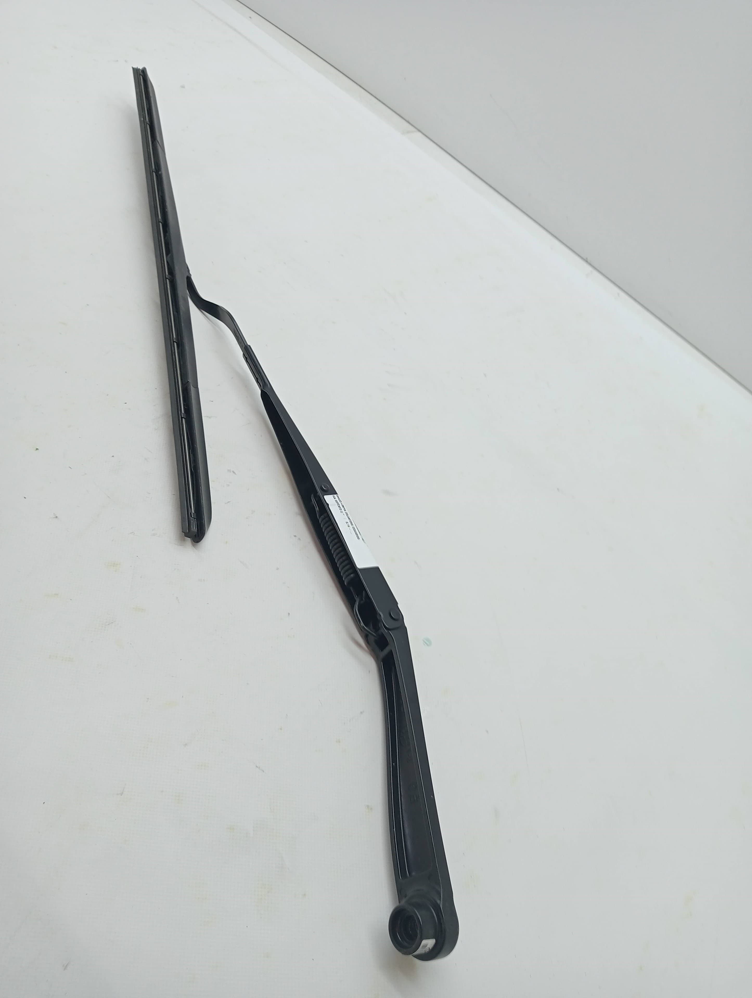 Brazo limpia delantero izquierdo KIA SORENTO ()