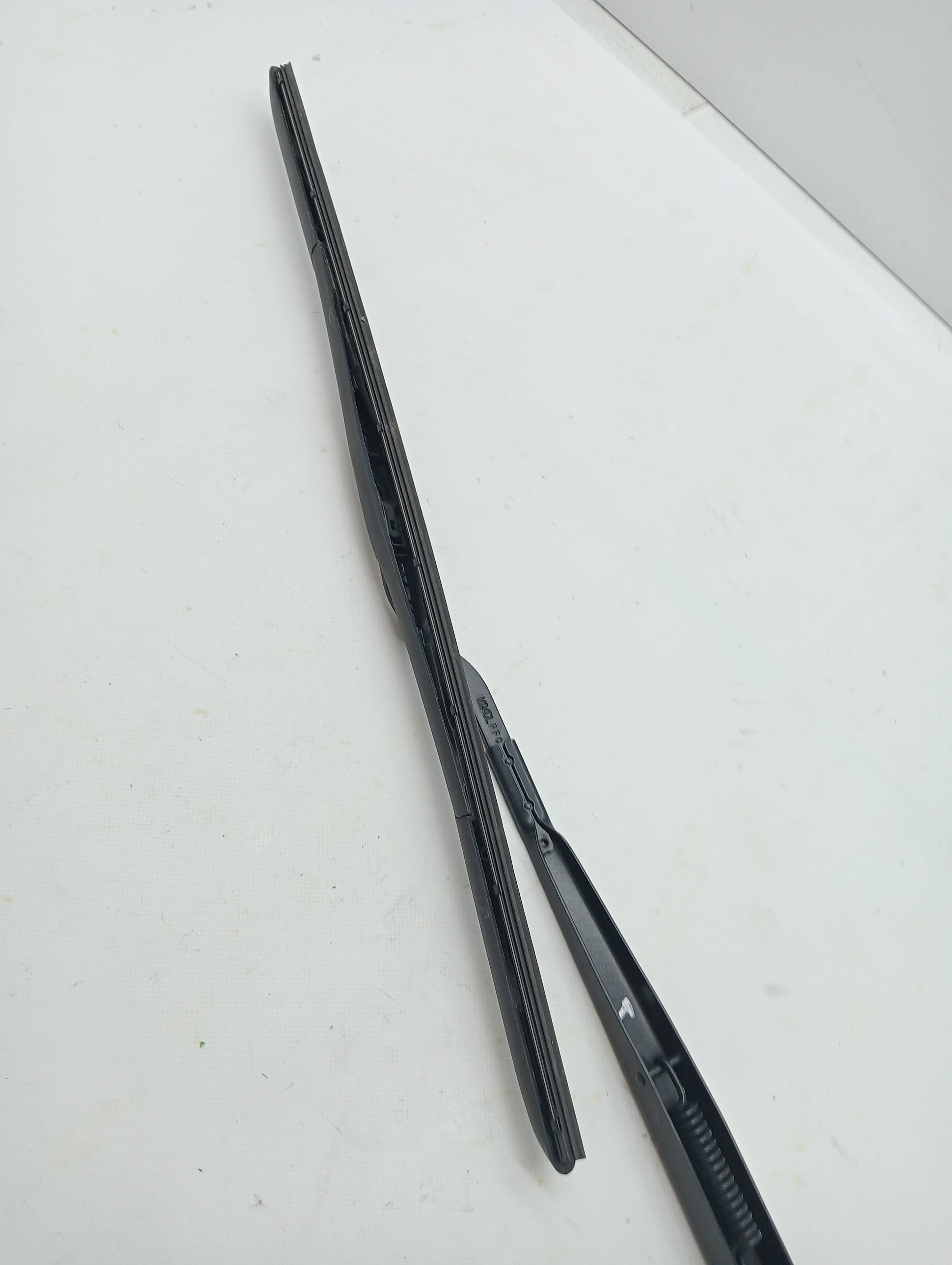 Brazo limpia delantero izquierdo KIA SORENTO () 3