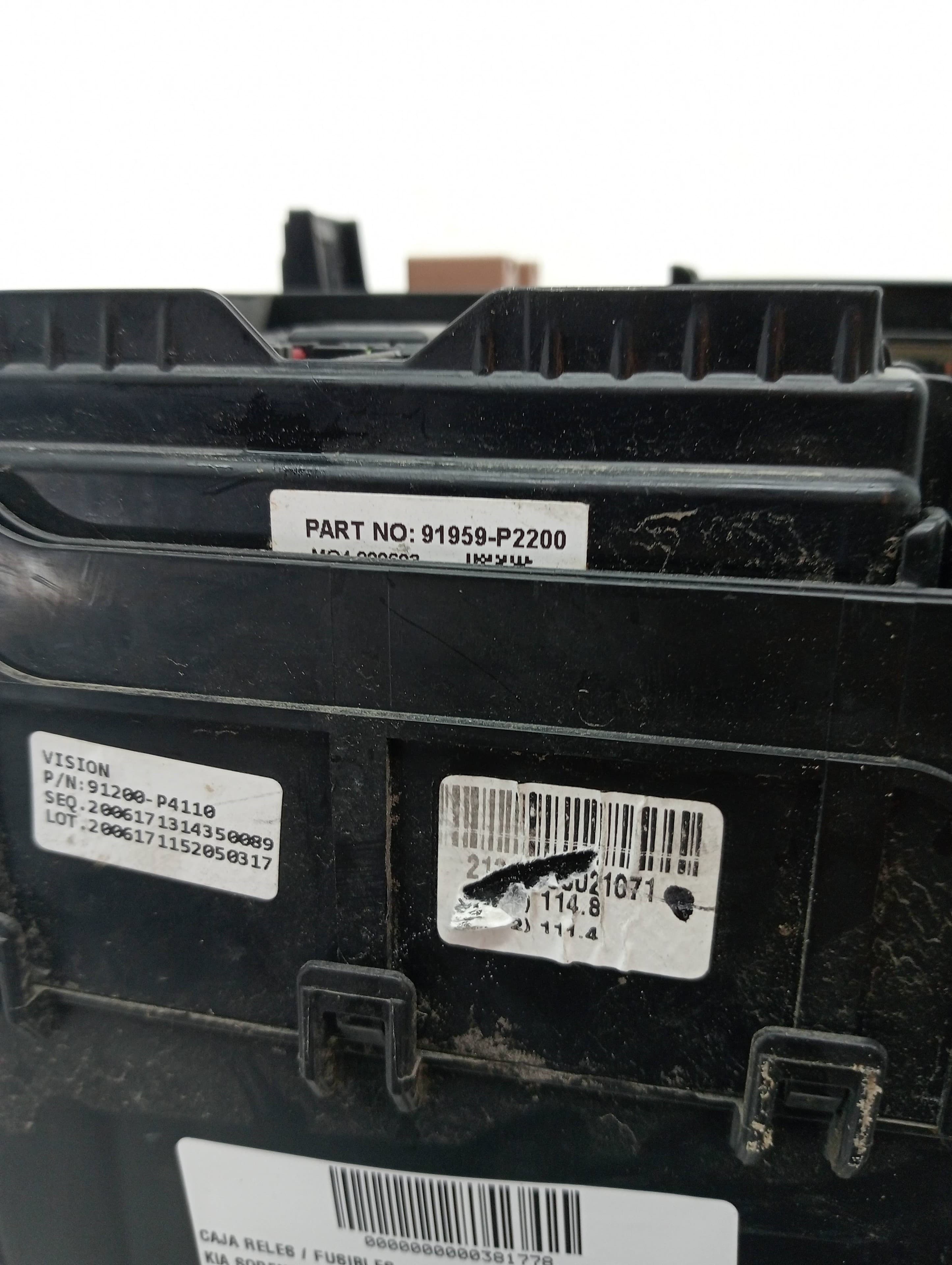Caja reles / fusibles KIA SORENTO () 2