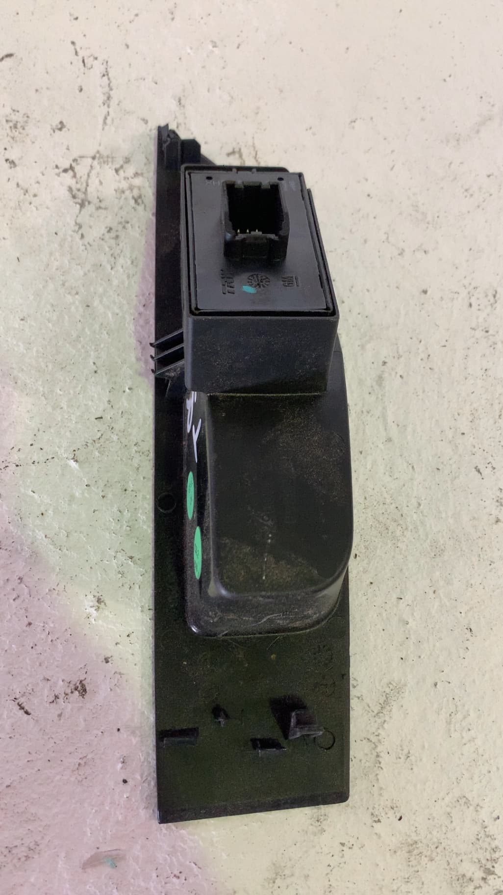 Mando elevalunas trasero derecho OPEL ASTRA J LIM 2
