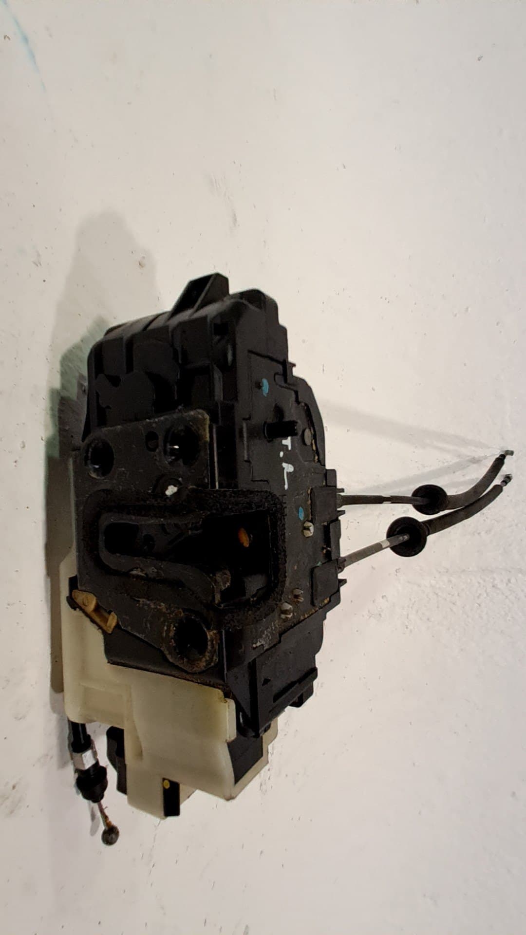 Cerradura puerta trasera derecha HYUNDAI SANTA FE (BM)