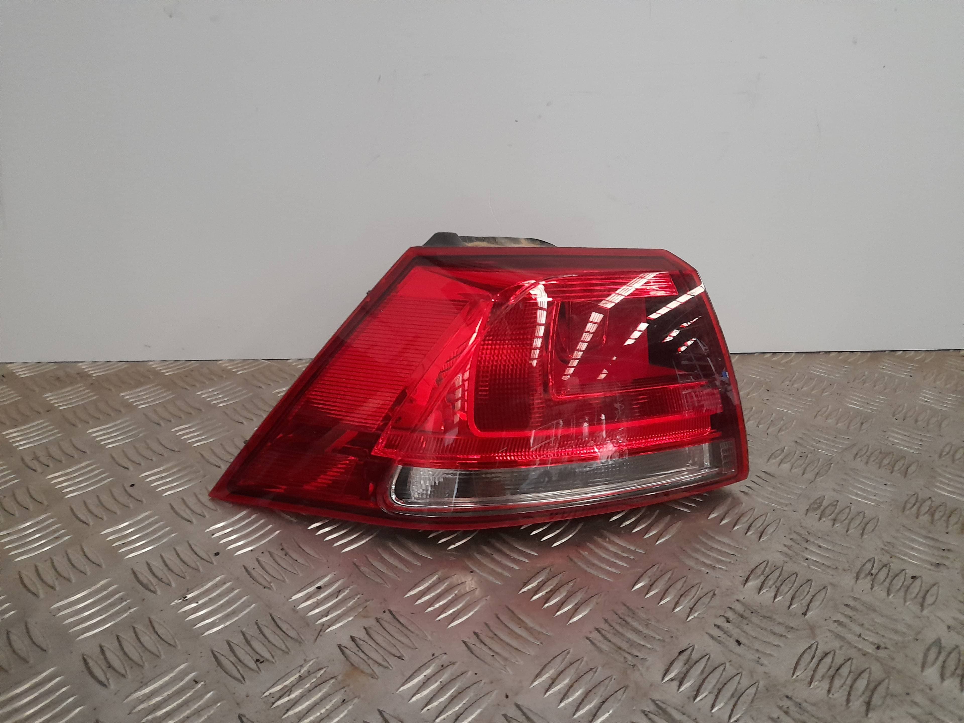 Piloto trasero izquierdo VOLKSWAGEN GOLF VII LIM