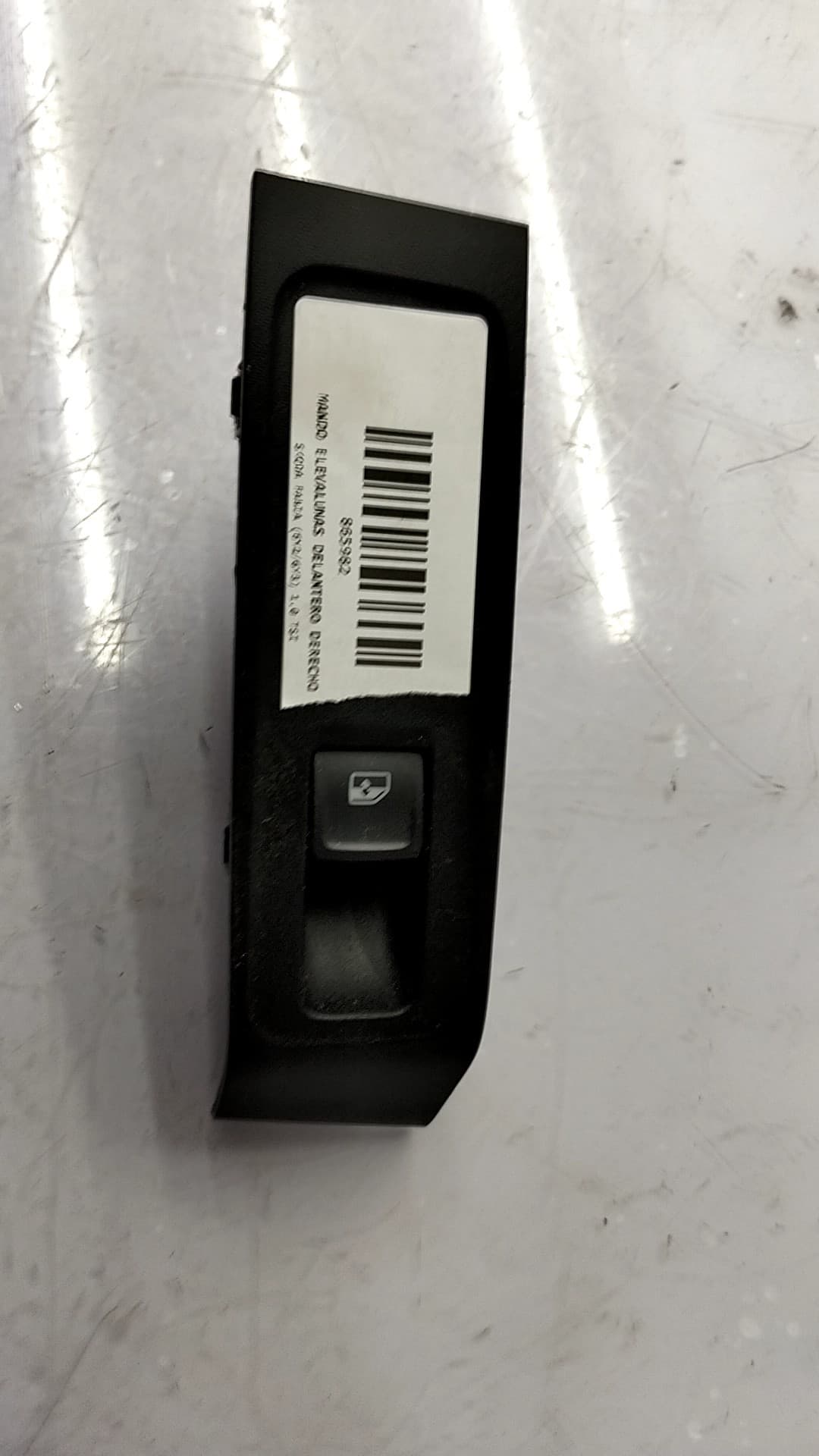 Mando elevalunas delantero derecho SKODA FABIA (6Y2/6Y3)