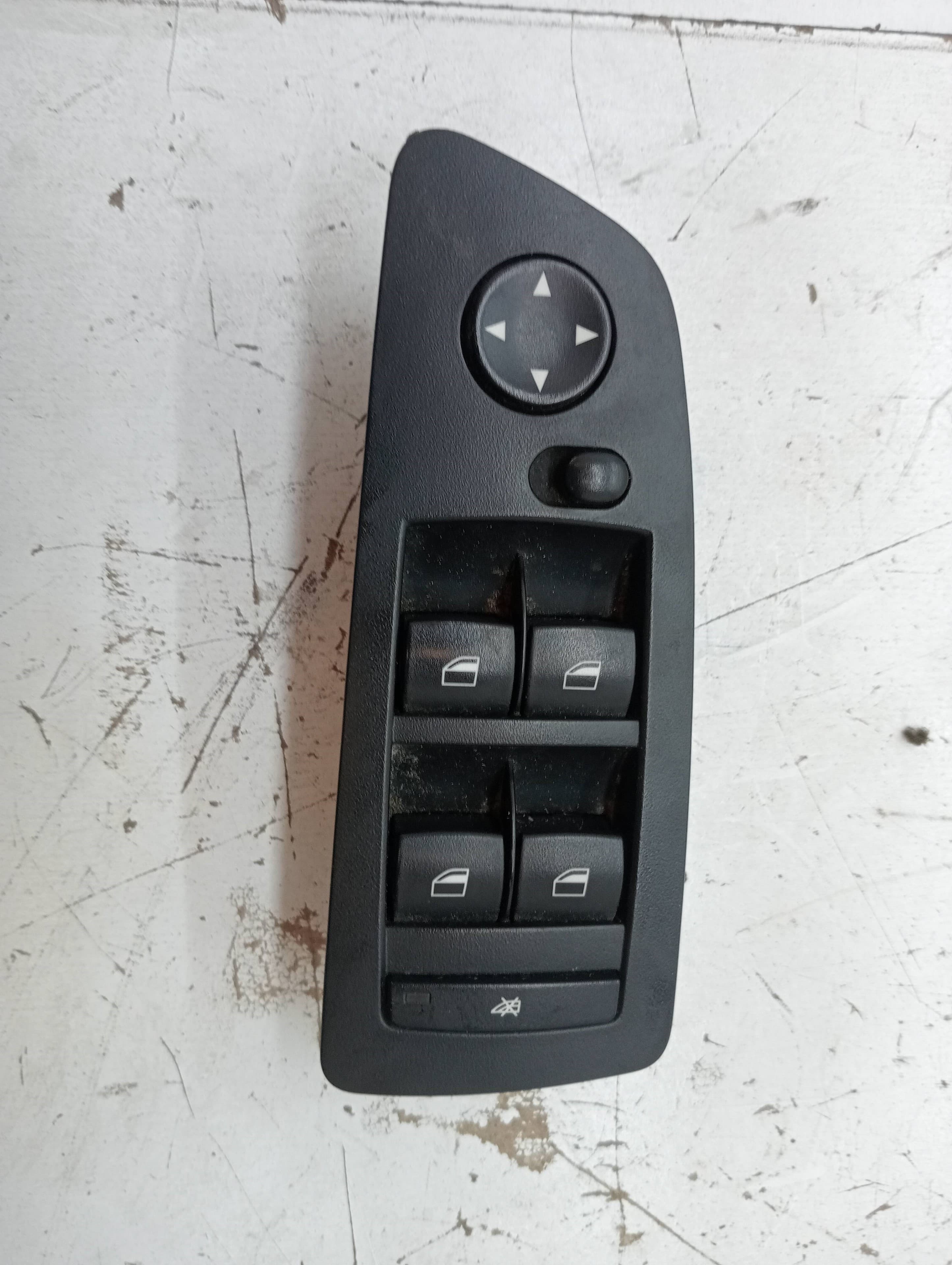 Mando elevalunas delantero izquierdo BMW SERIE 1 BERLINA (E81/E87)