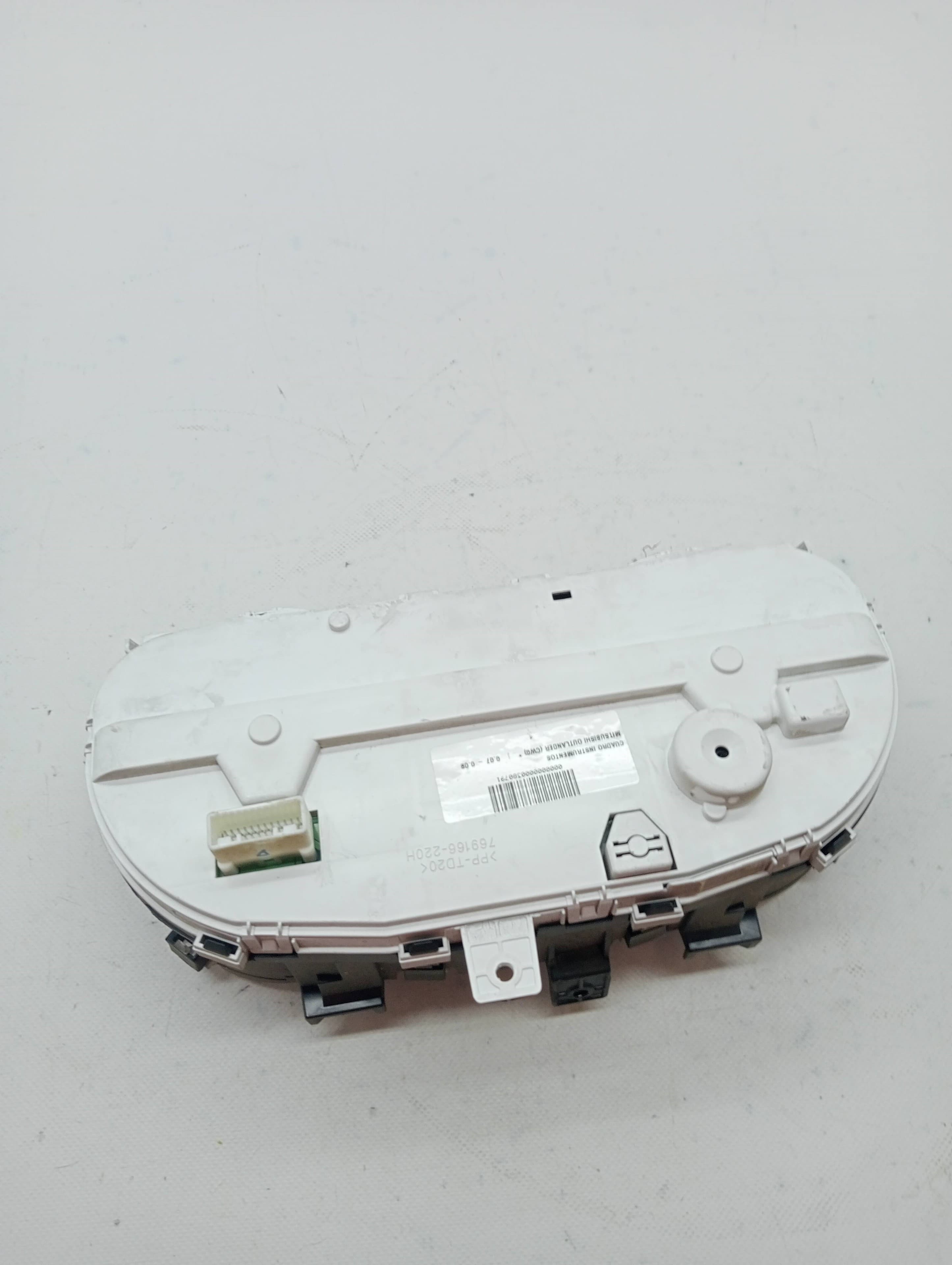 Cuadro instrumentos MITSUBISHI OUTLANDER (CW0)