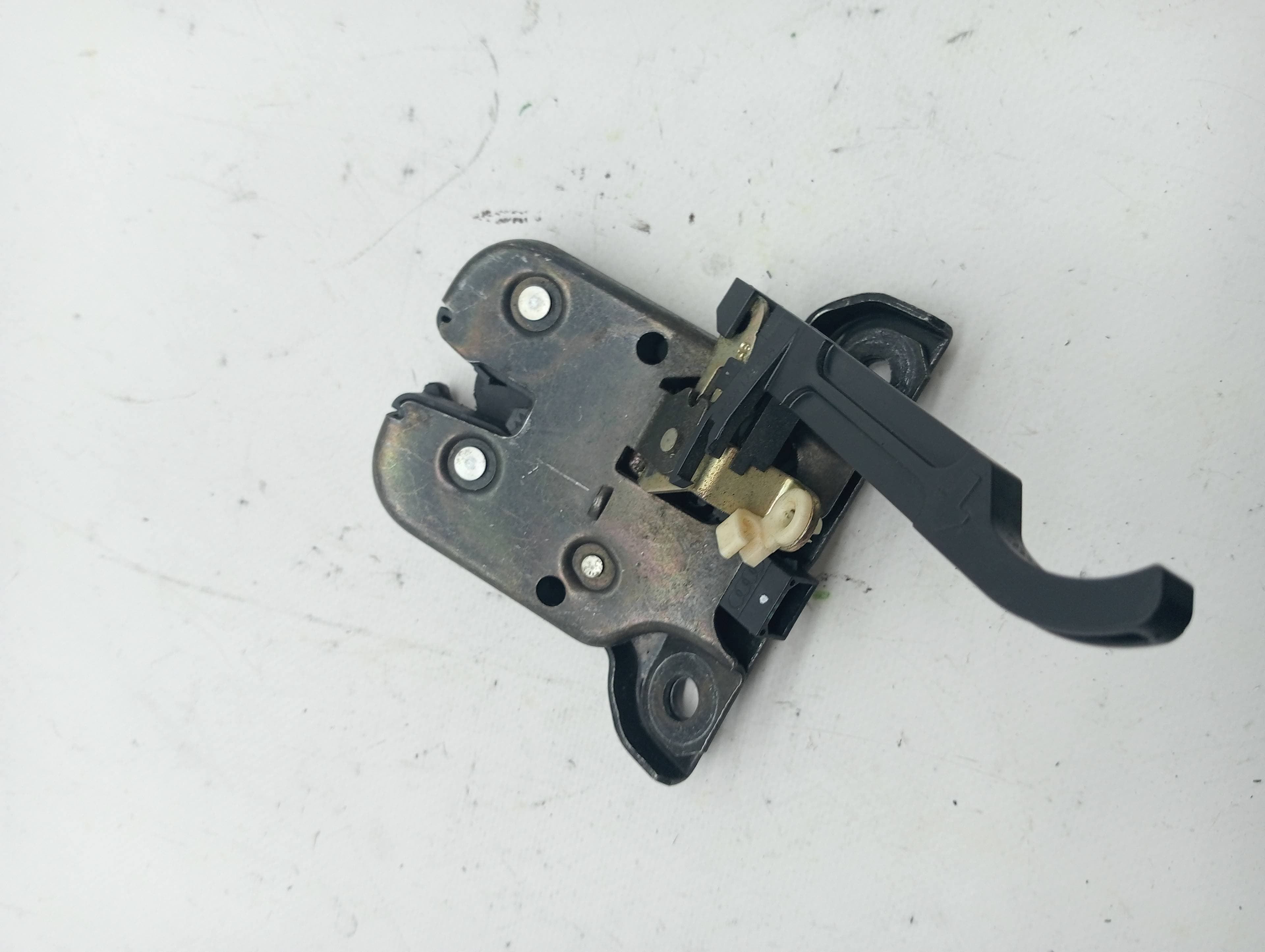 Cerradura capot AUDI A3 (8P) 2