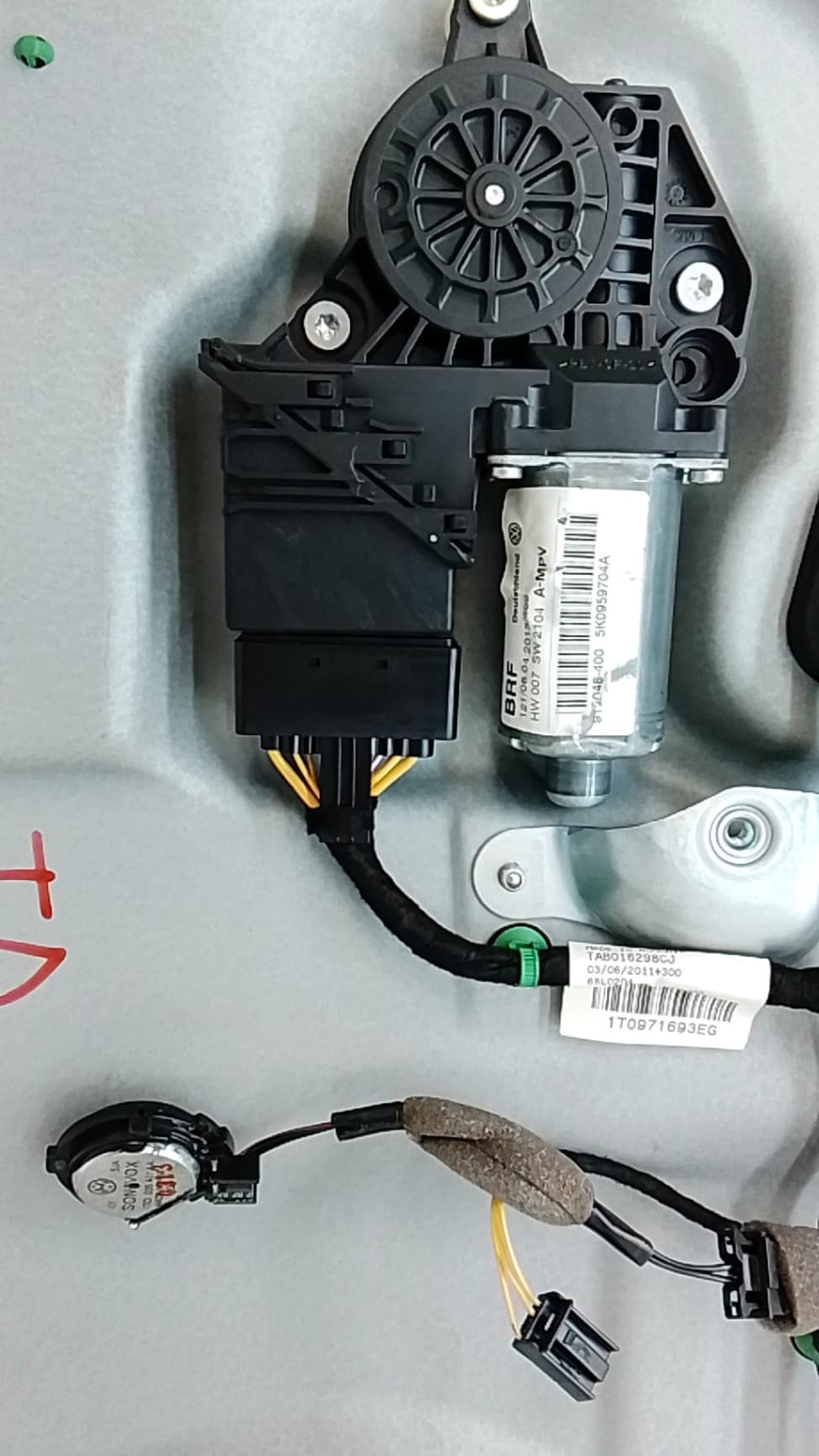 Elevalunas trasero derecho VOLKSWAGEN TOURAN (1T3) 5