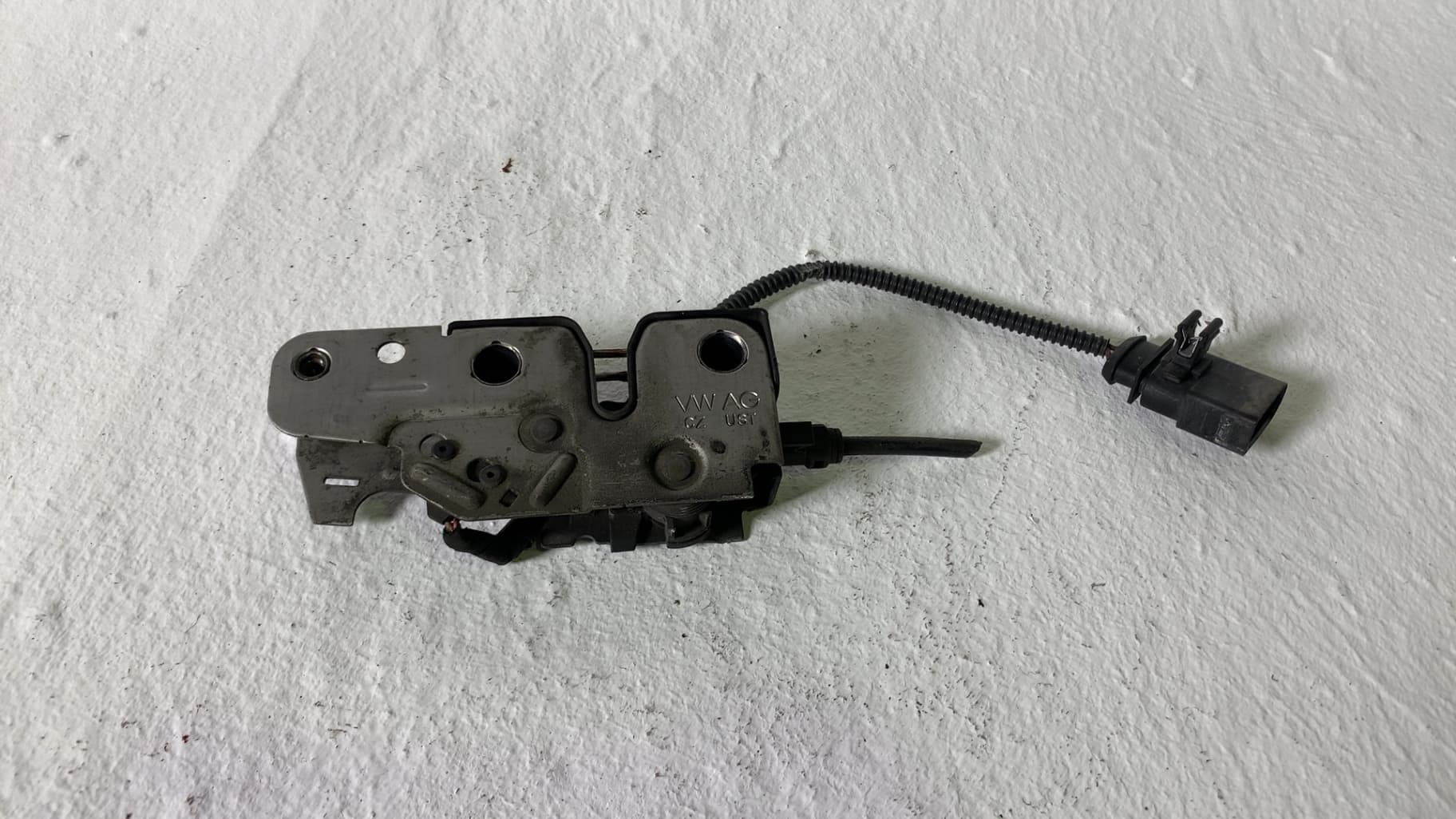 Cerradura capot PORSCHE CAYENNE (TYP 92AA)
