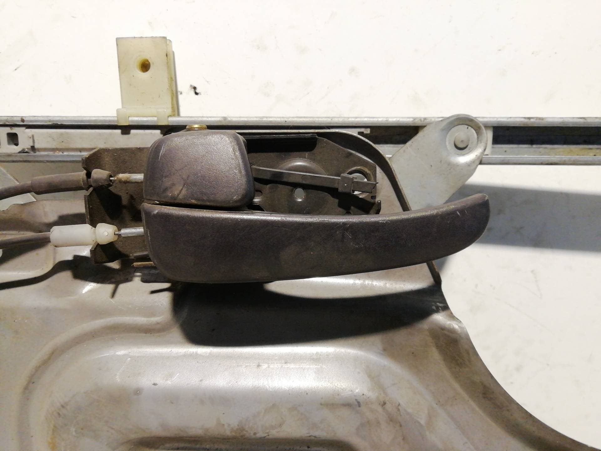Cerradura puerta delantera izquierda HYUNDAI TRAJET (FO)