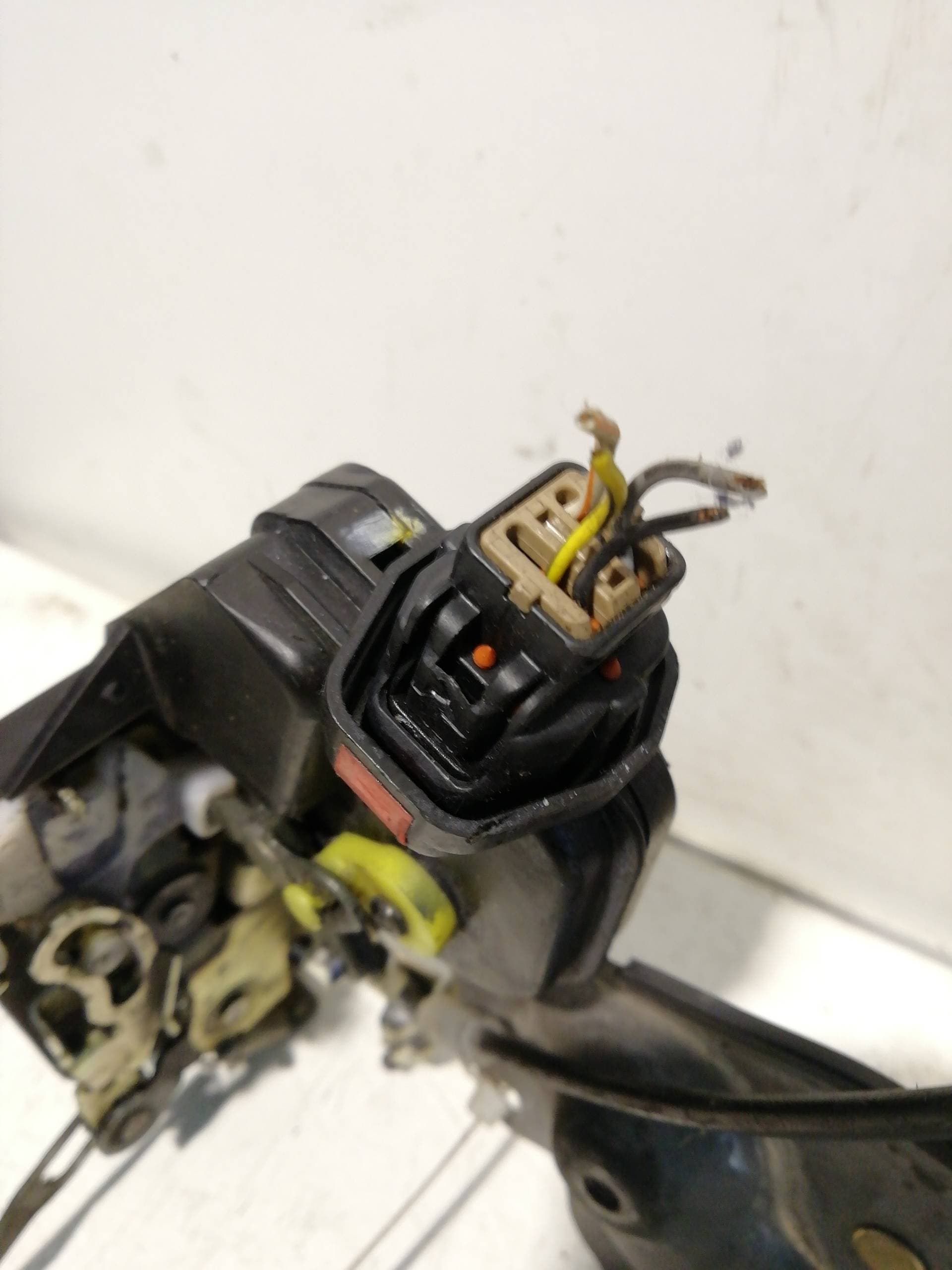 Cerradura puerta delantera izquierda HYUNDAI TRAJET (FO) 4