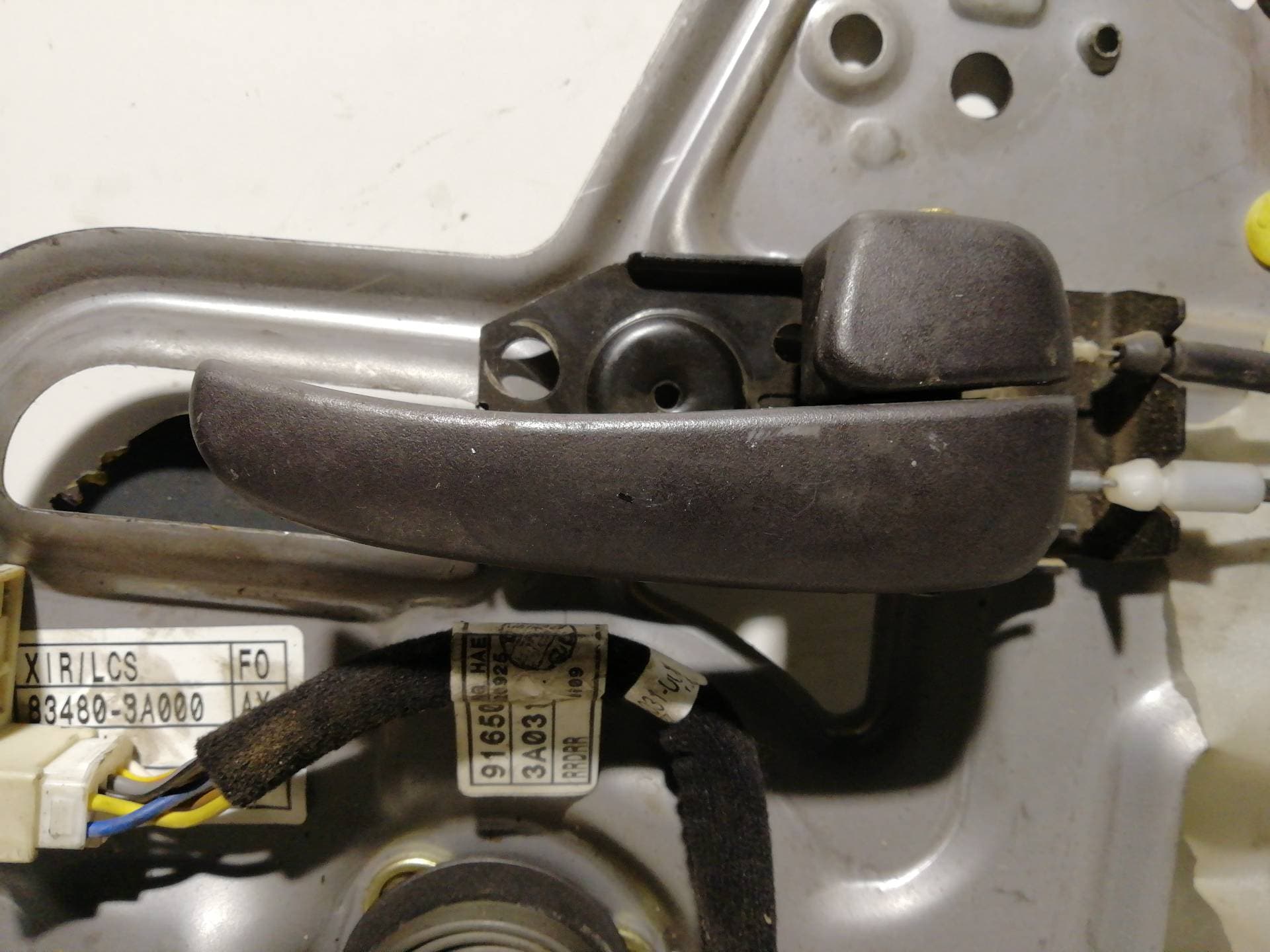 Cerradura puerta trasera derecha HYUNDAI TRAJET (FO)
