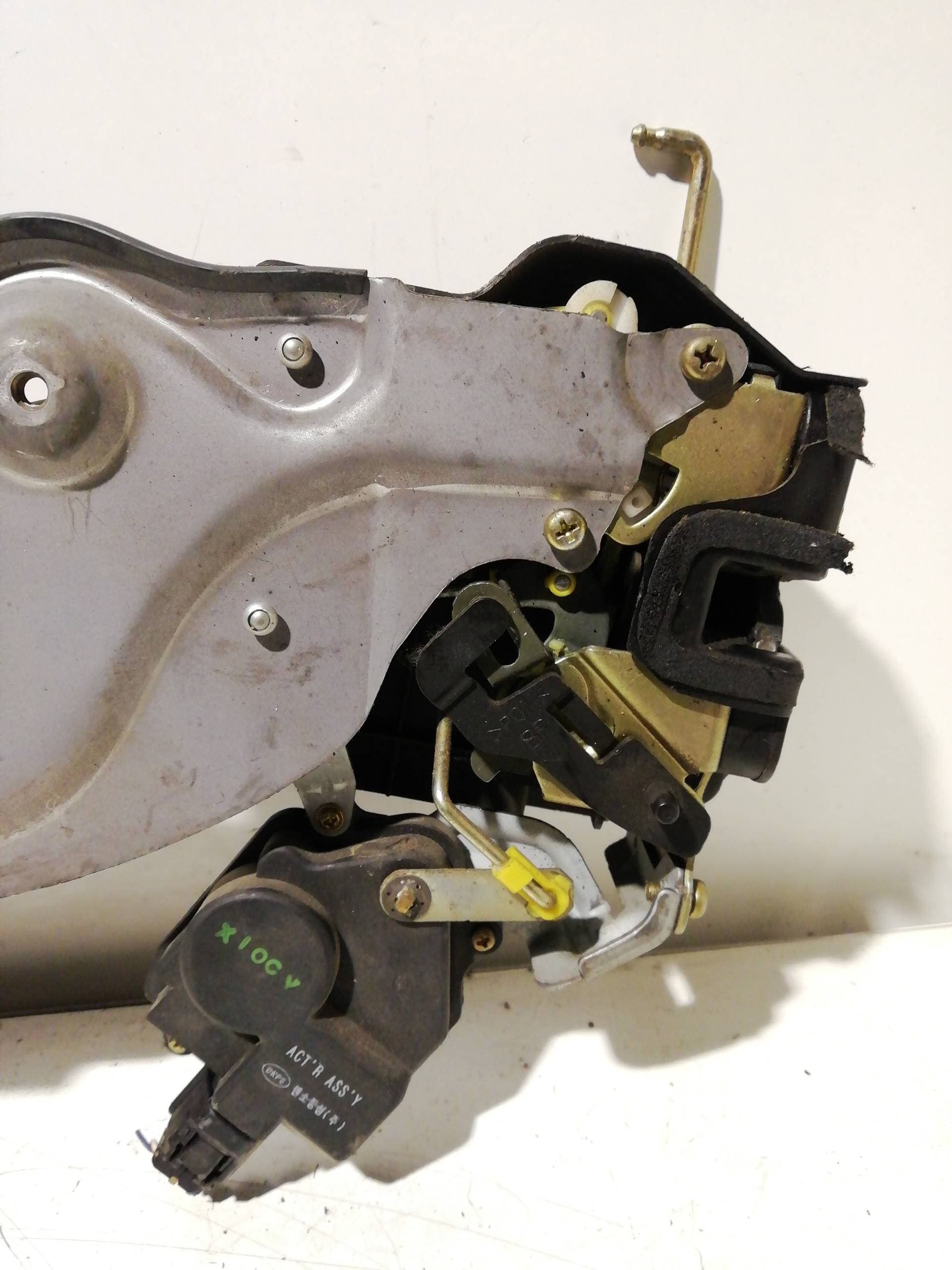 Cerradura puerta trasera derecha HYUNDAI TRAJET (FO) 5