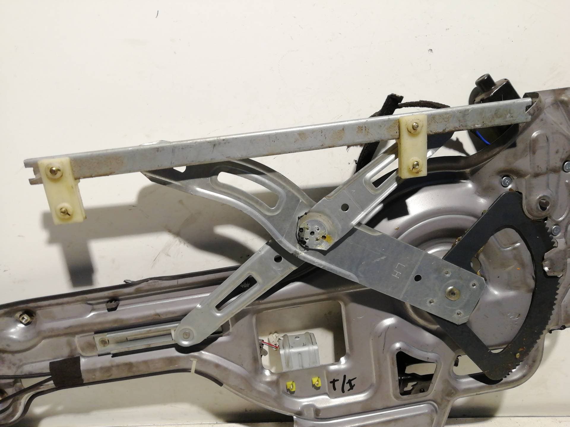 Elevalunas trasero izquierdo HYUNDAI TRAJET (FO) 2