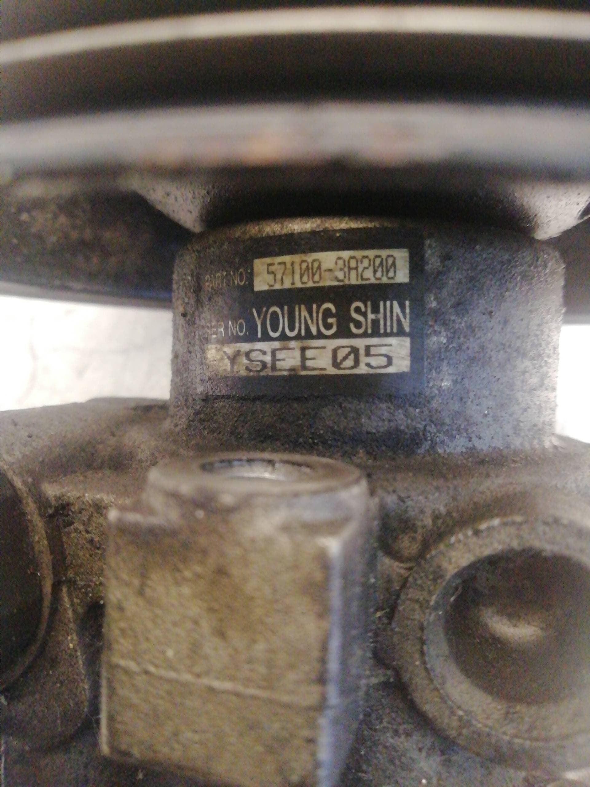Bomba direccion HYUNDAI TRAJET (FO) 2