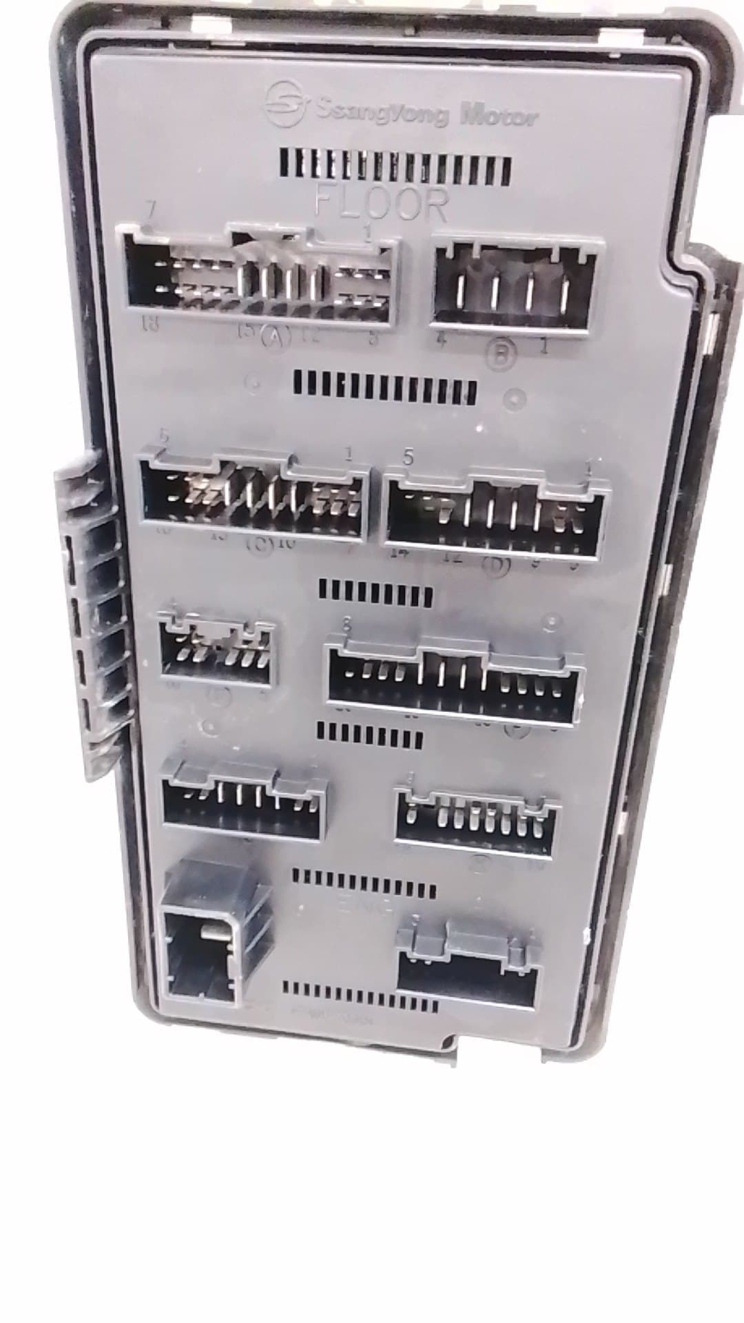 Caja fusibles SSANGYONG KYRON 4