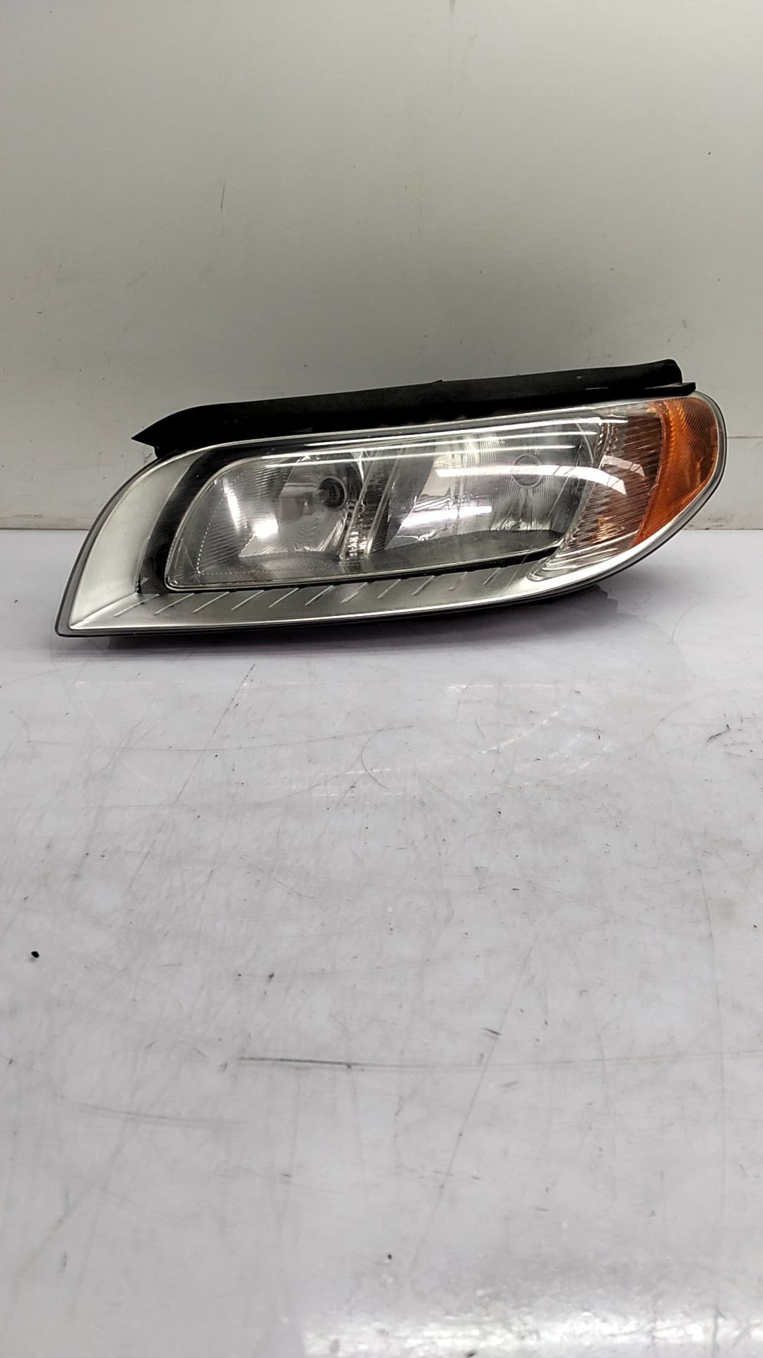 Faro izquierdo VOLVO XC70 II (136)