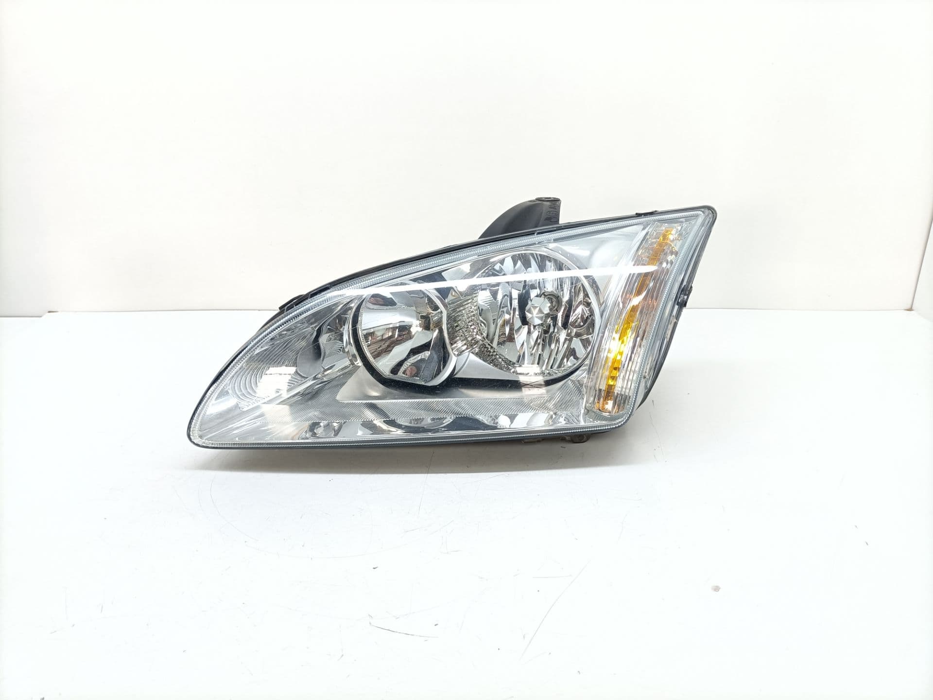 Faro izquierdo FORD FOCUS BERLINA (CAP)