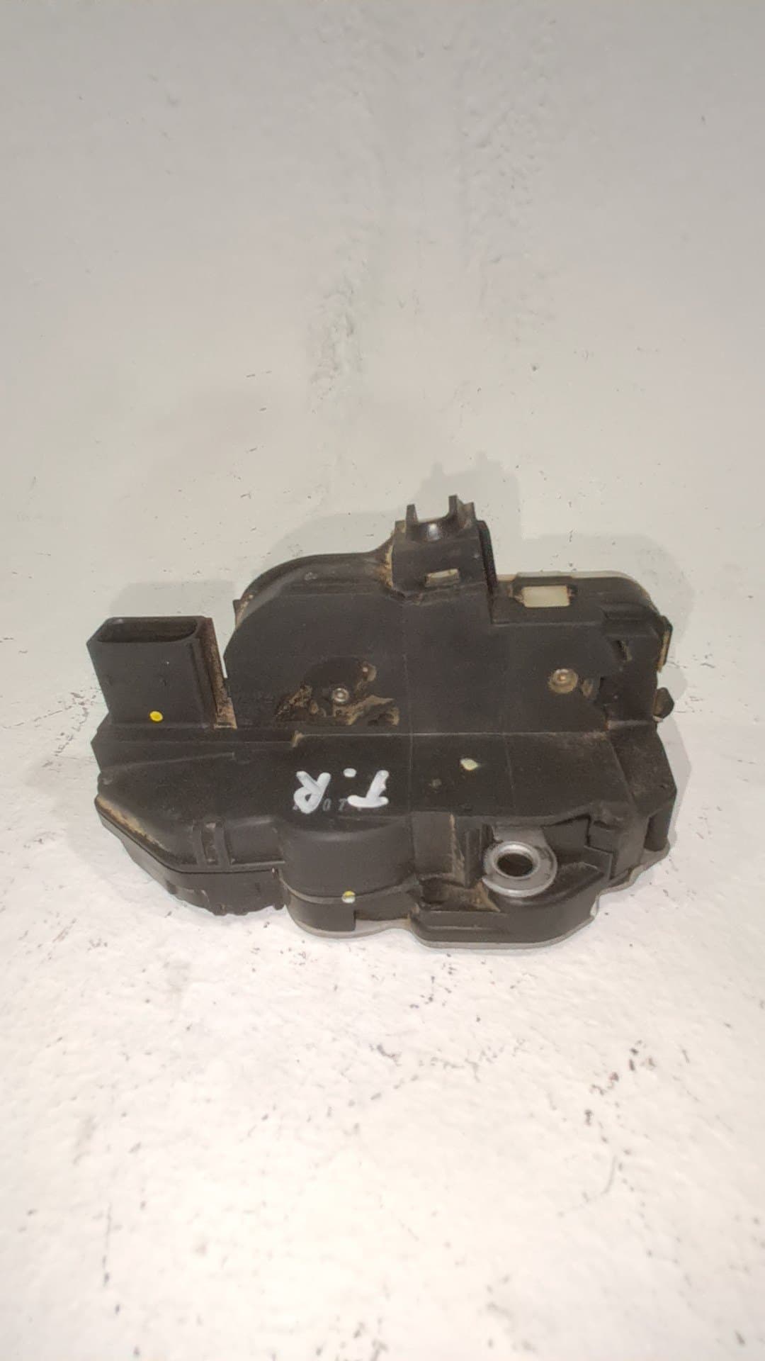 Cerradura puerta trasera derecha OPEL ASTRA J LIM