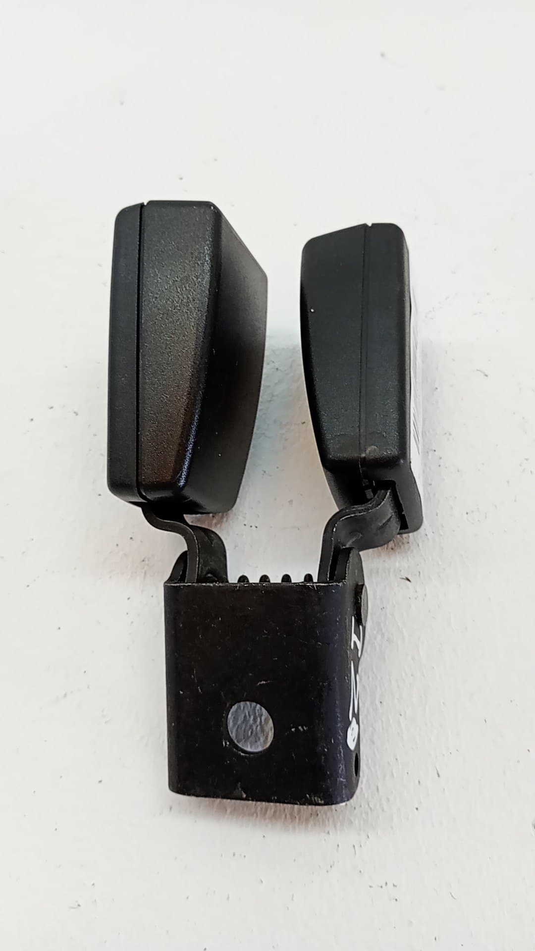 Enganche cinturon trasero izquierdo OPEL ASTRA H BER.