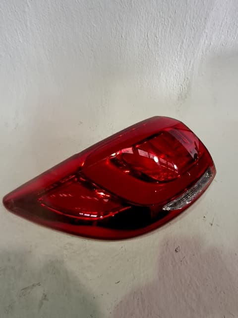 Piloto trasero izquierdo KIA SPORTAGE III (SL)