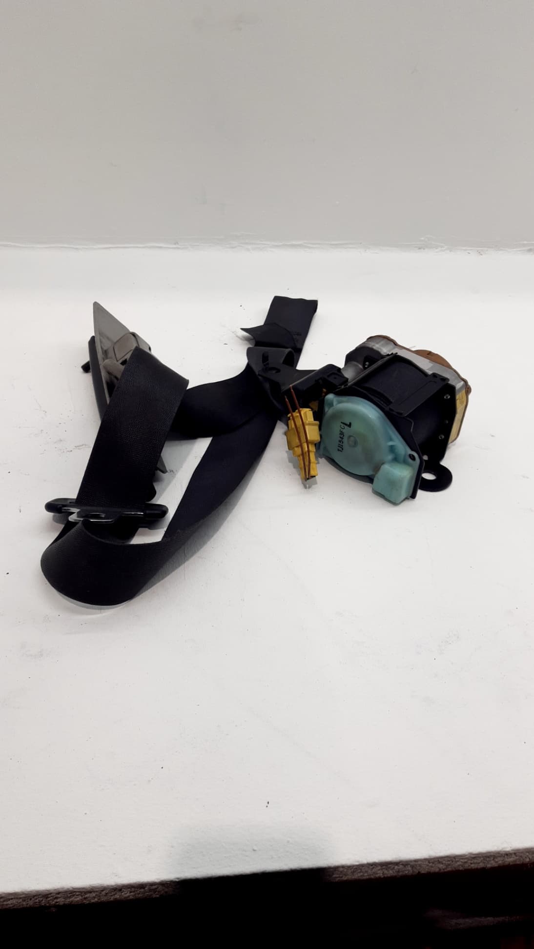 Cinturon seguridad delantero izquierdo HONDA CIVIC VII HATCHBACK (EU, EP, EV)
