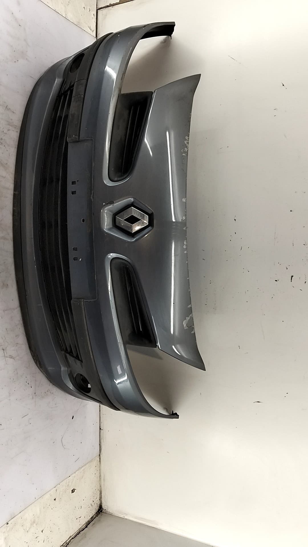 Paragolpes delantero RENAULT CLIO III